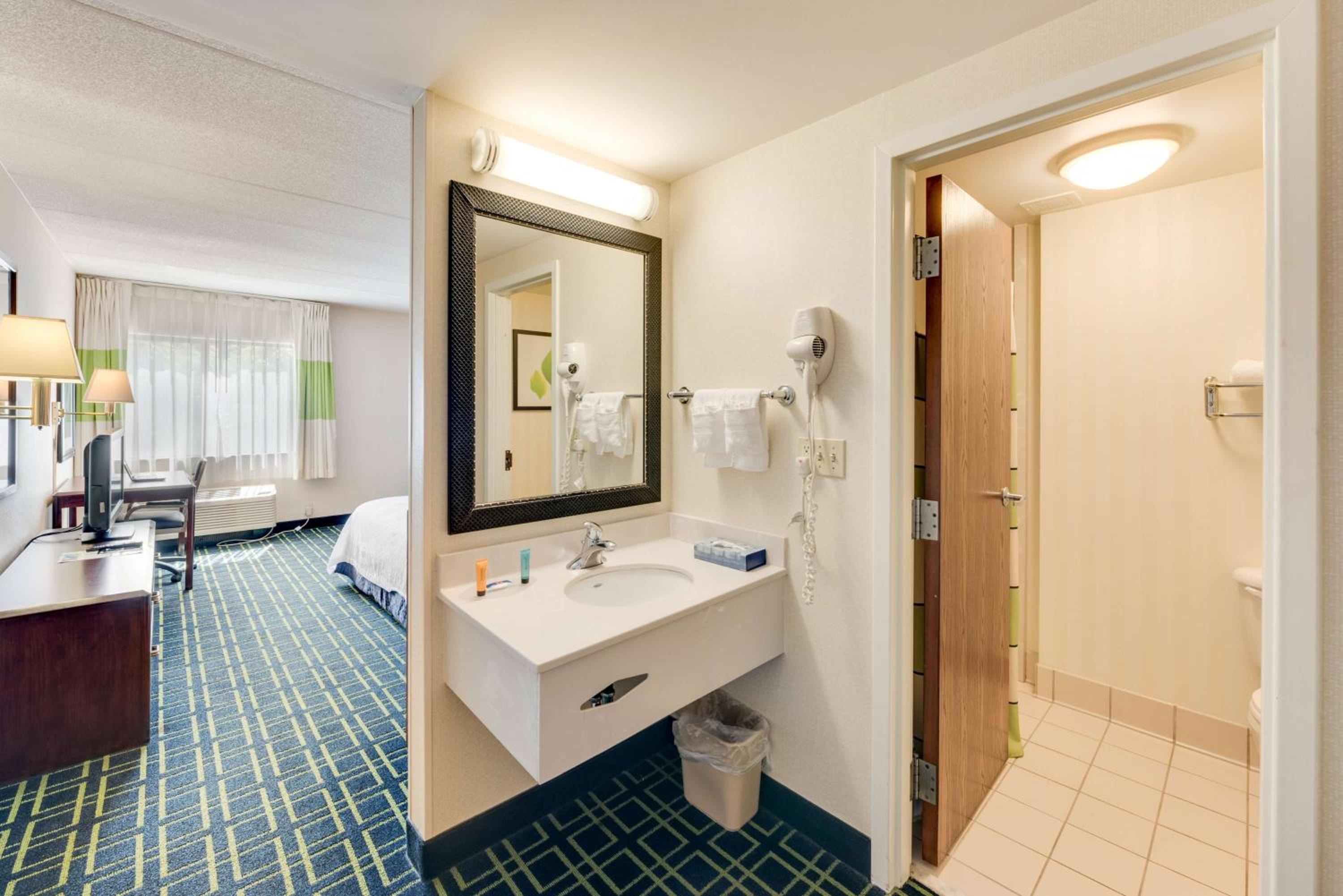 Milford Vacations - Motel 6-Milford, CT - Property Image 26