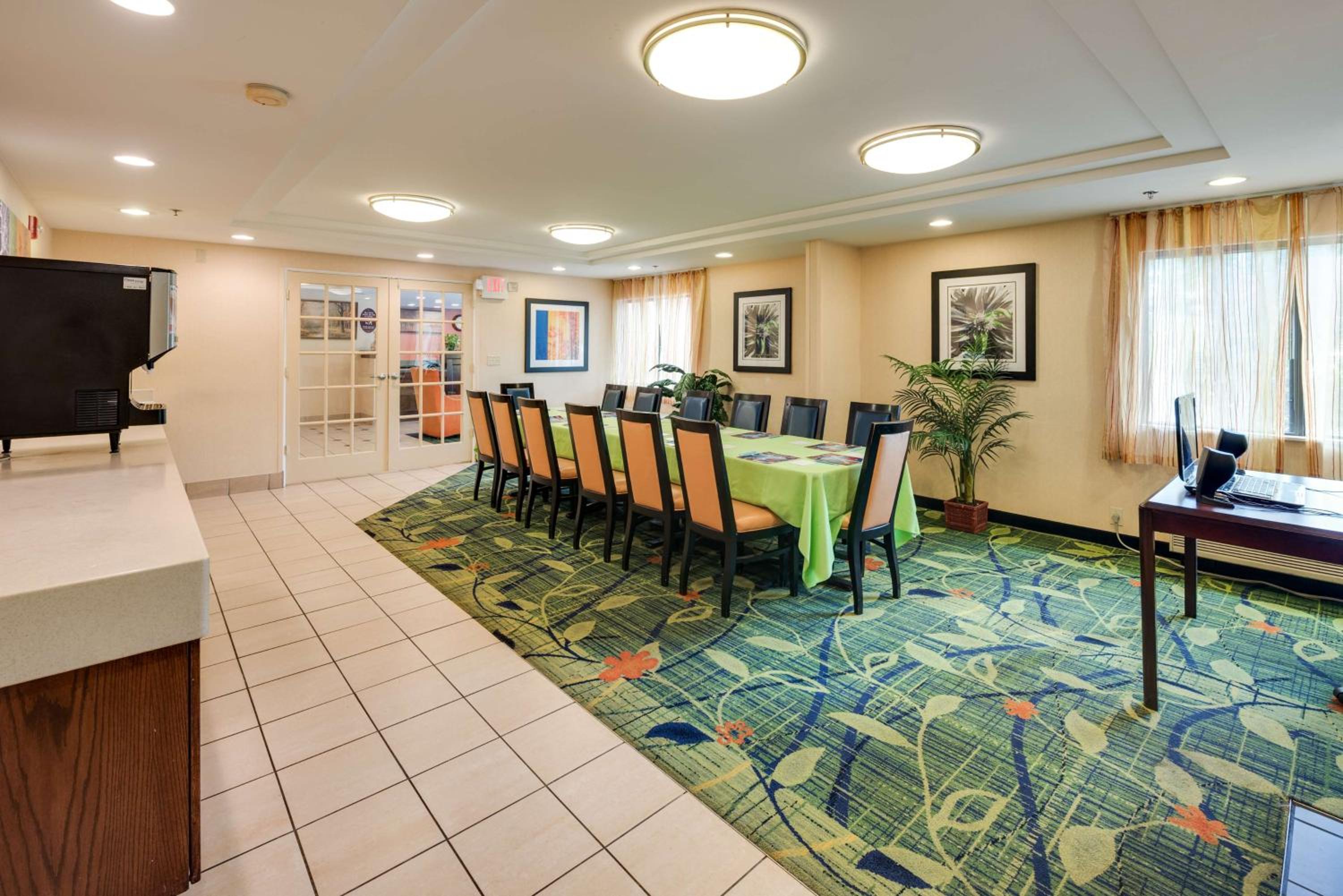 Milford Vacations - Motel 6-Milford, CT - Property Image 20