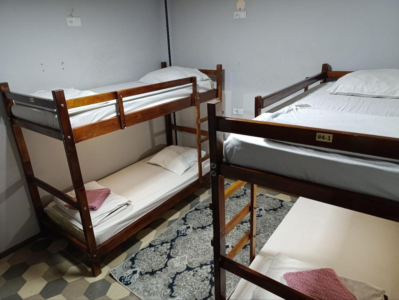 Caravan Hostel Near Airport