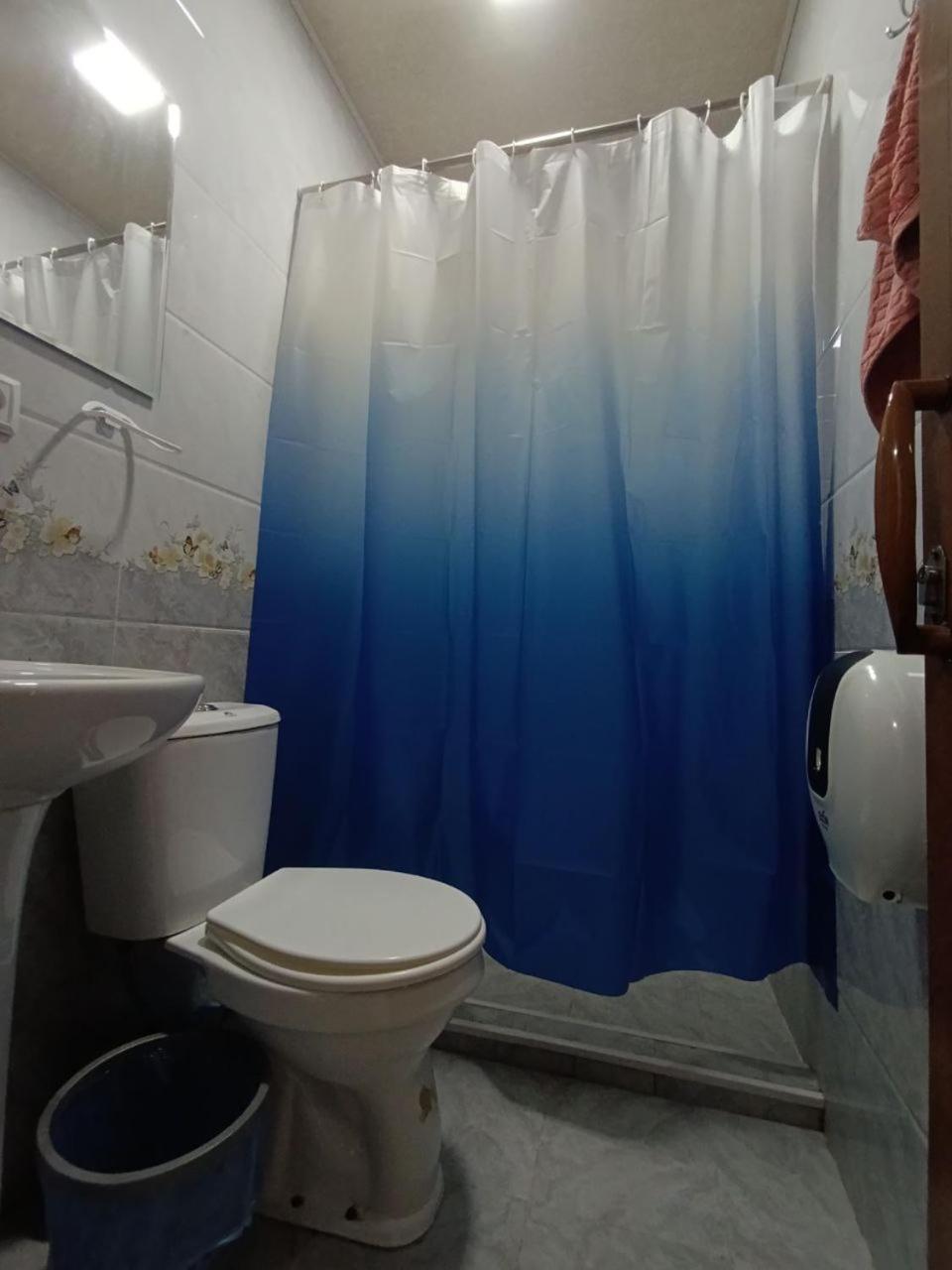 Caravan Hostel Near Airport