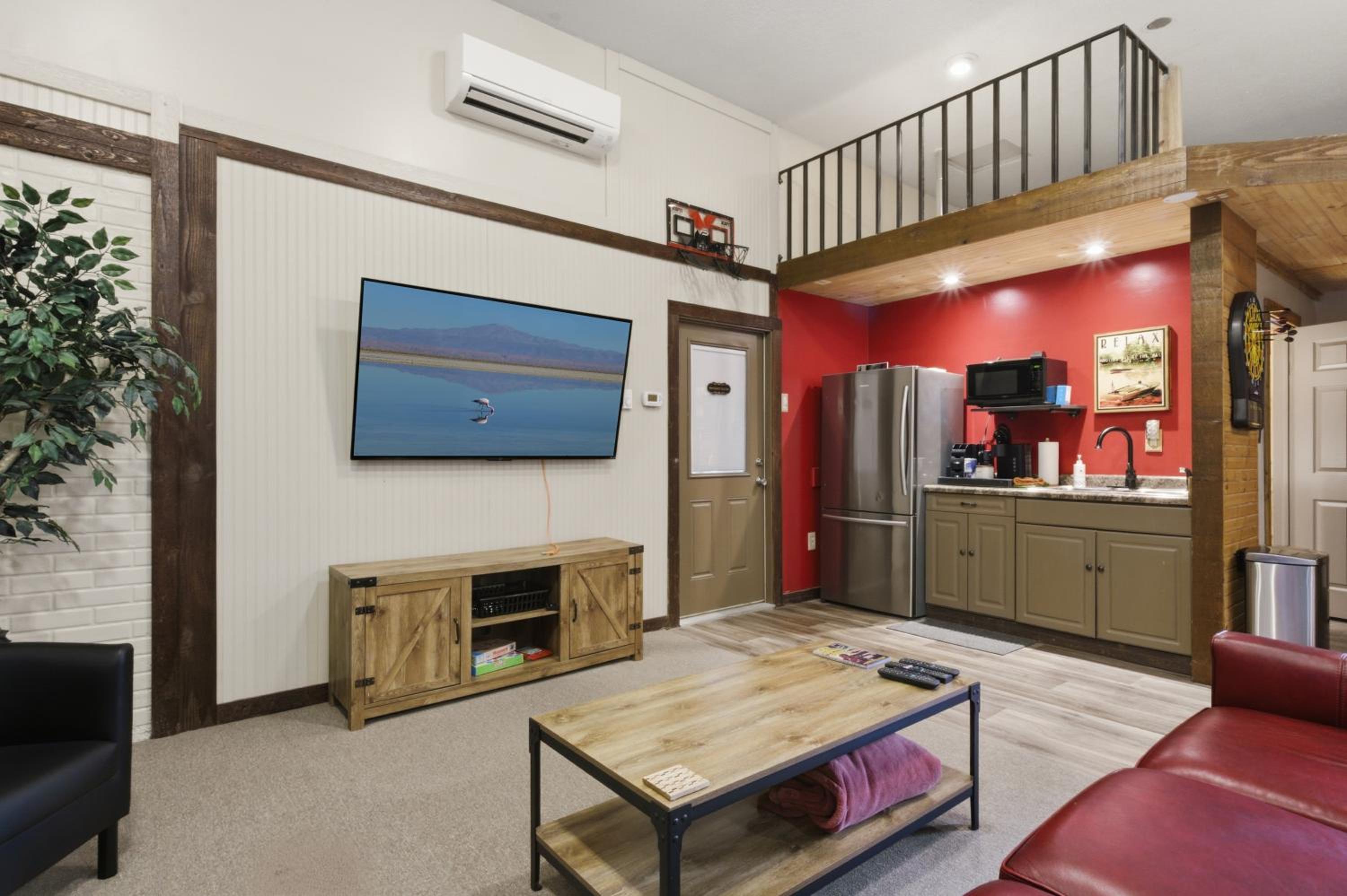 Game Room, Dock Life, Fire Pit & Hot Tub!