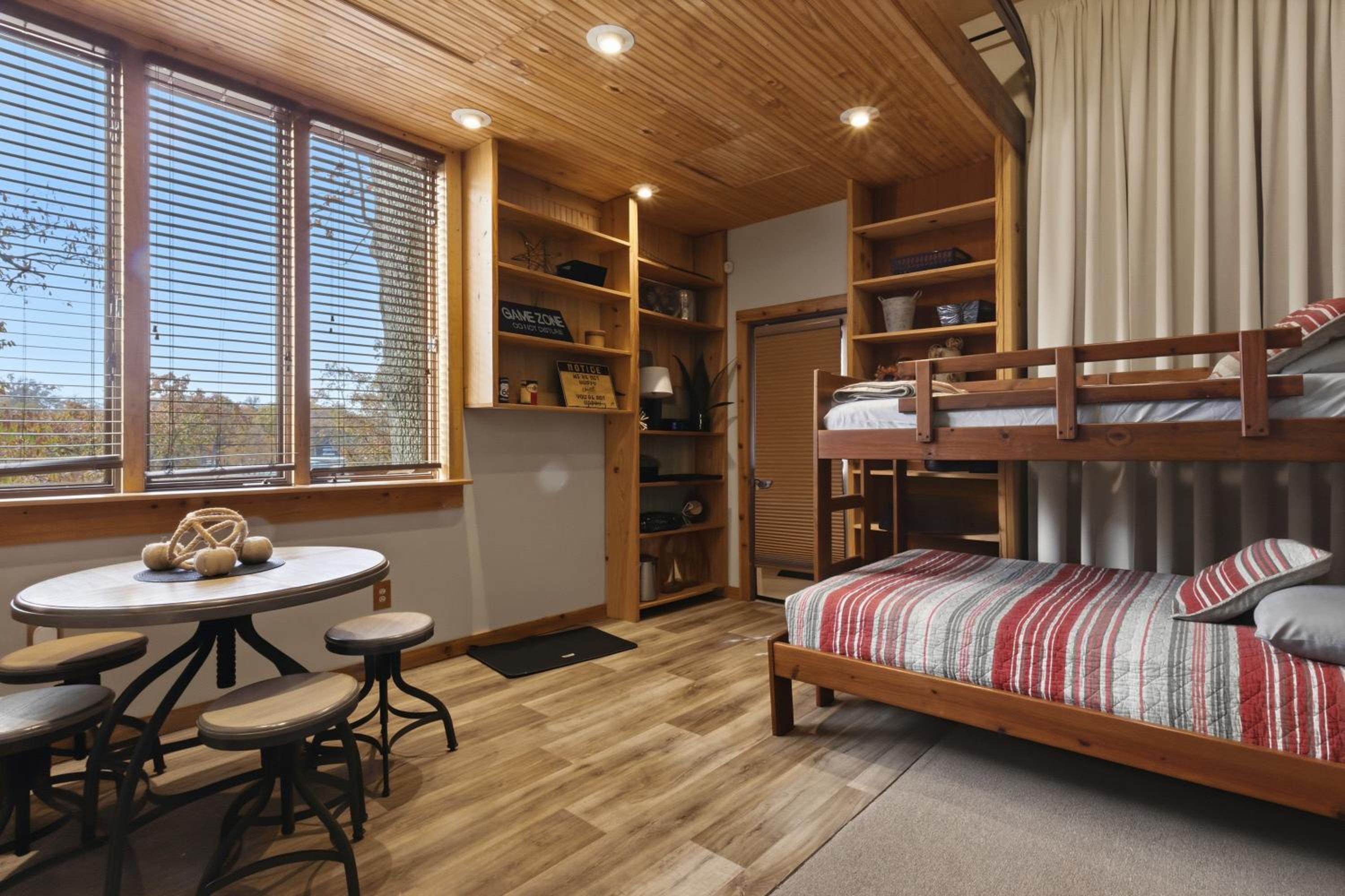 Game Room, Dock Life, Fire Pit & Hot Tub!