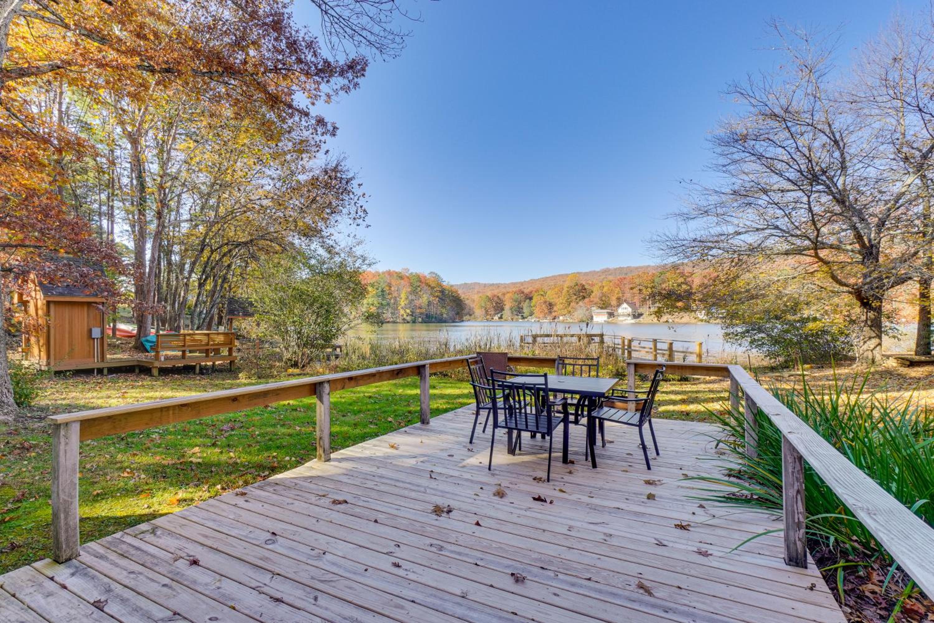 10 Mi to GSMNP Scenic Lake in the Sky Retreat!