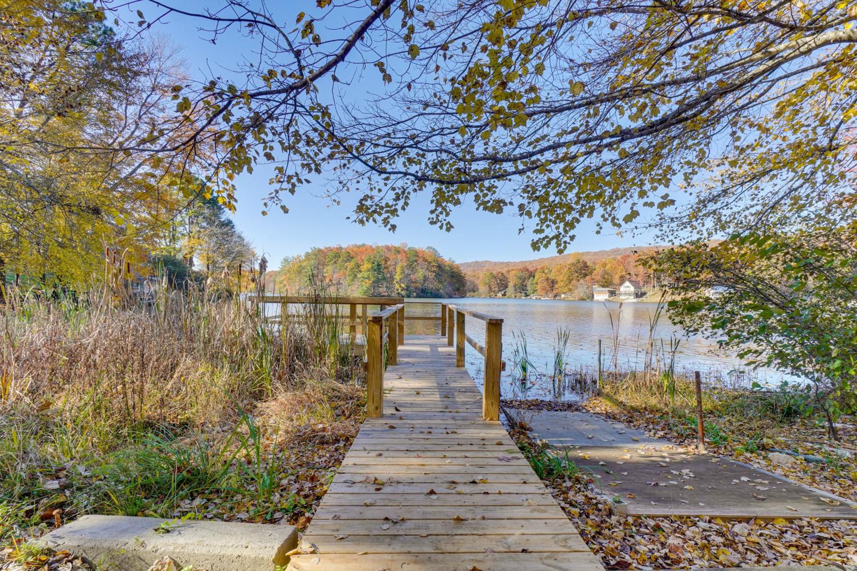10 Mi to GSMNP Scenic Lake in the Sky Retreat!