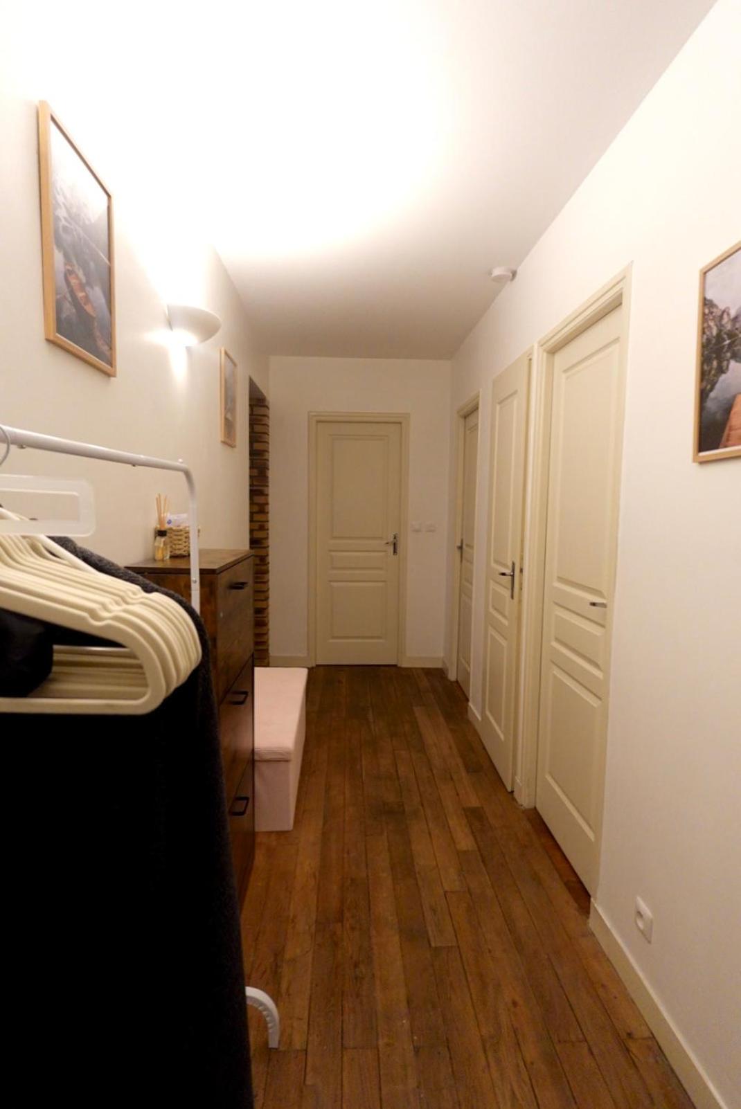 Comfort Parisian Room and Sofa Bed 1 min to Metro M4 & T3A