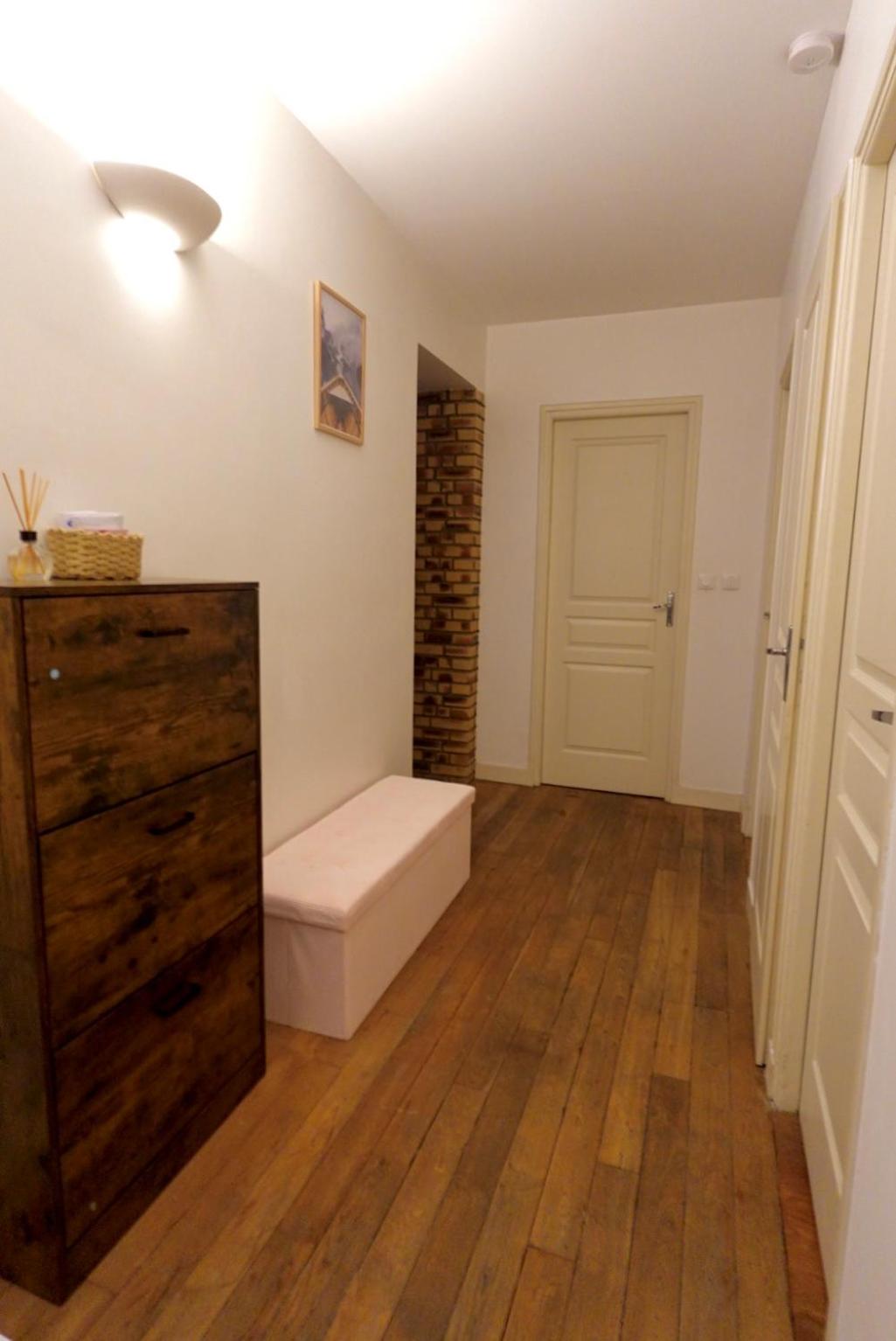 Comfort Parisian Room and Sofa Bed 1 min to Metro M4 & T3A