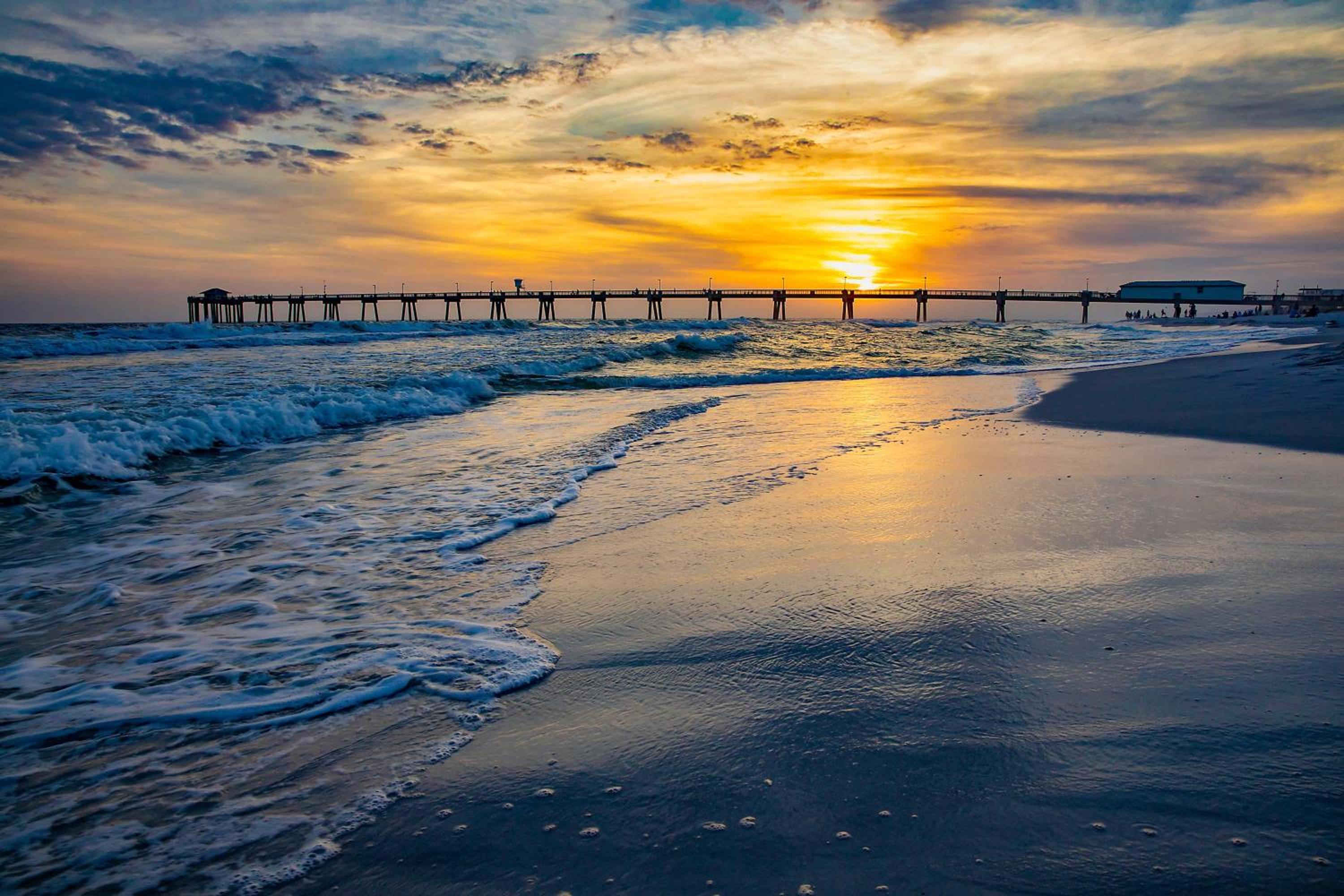 Easy Gogh'n Beach Stay for 5