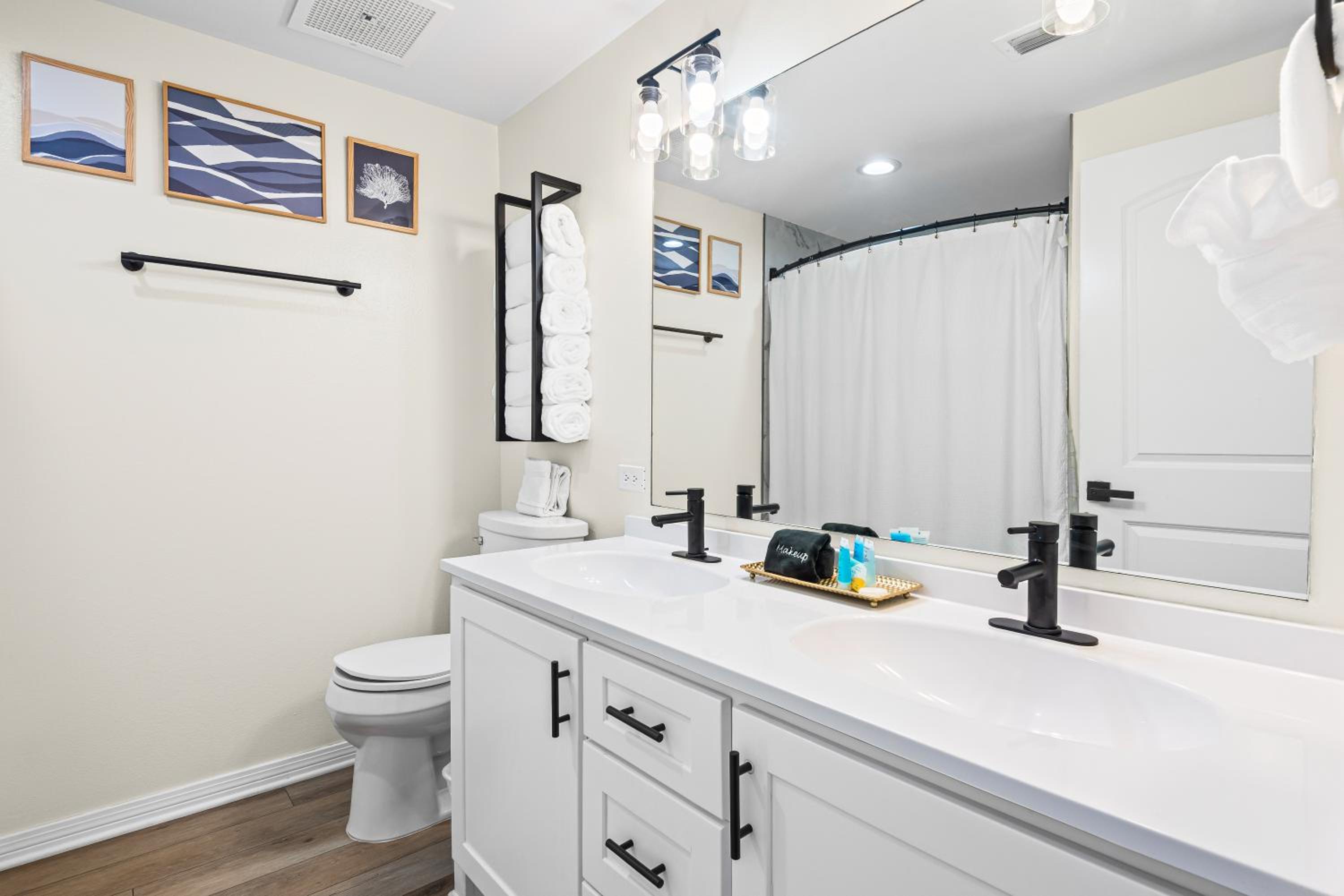 Lil Nauti - Beachfront Condo