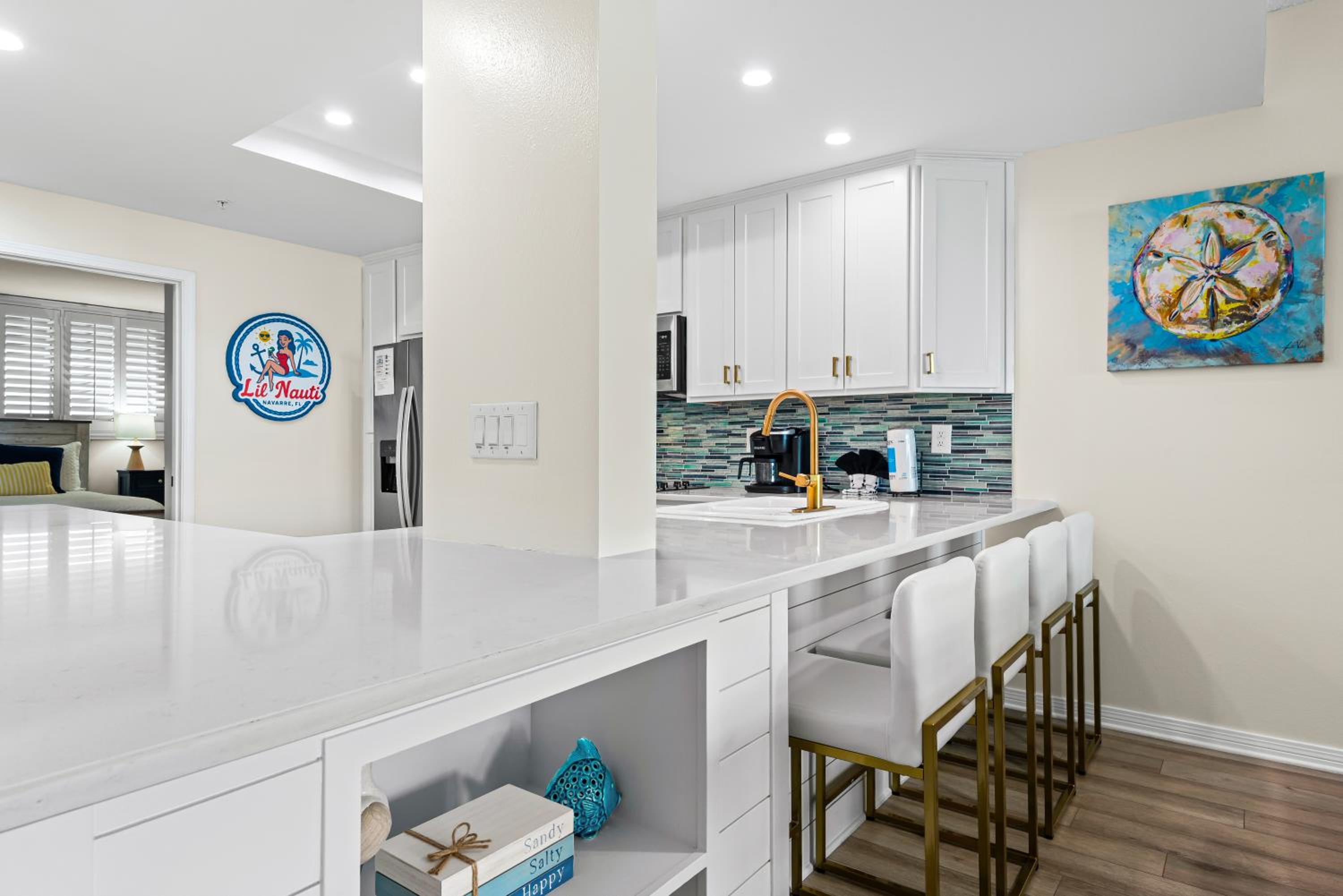 Lil Nauti - Beachfront Condo