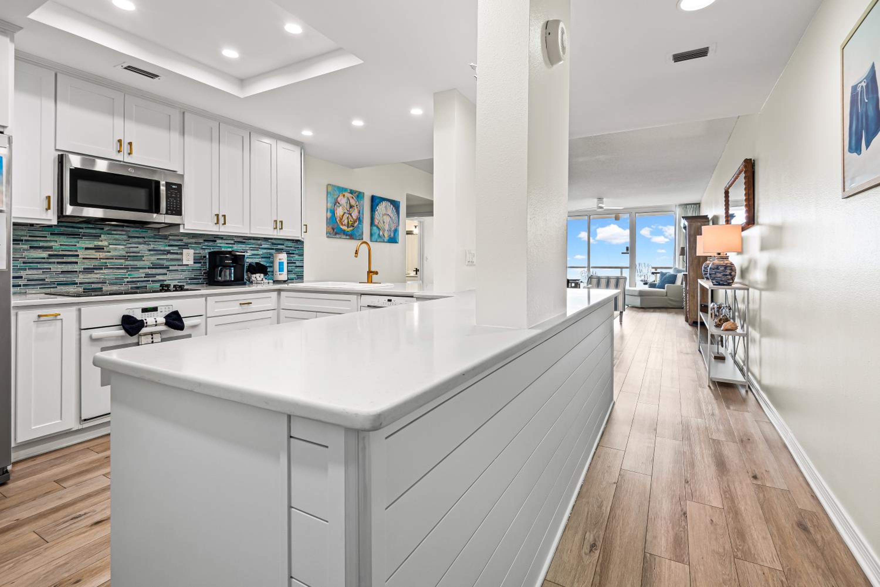 Lil Nauti - Beachfront Condo