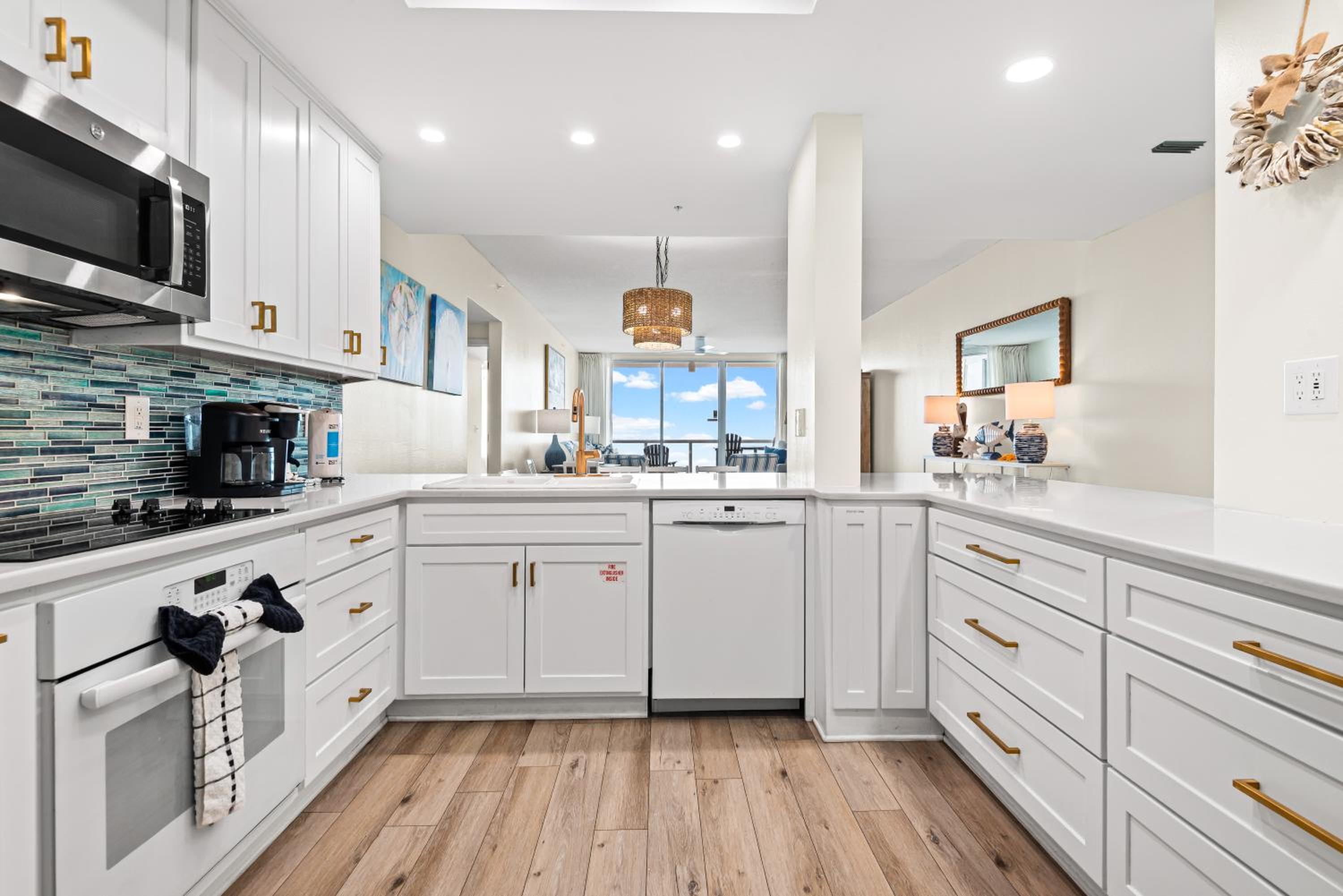 Lil Nauti - Beachfront Condo
