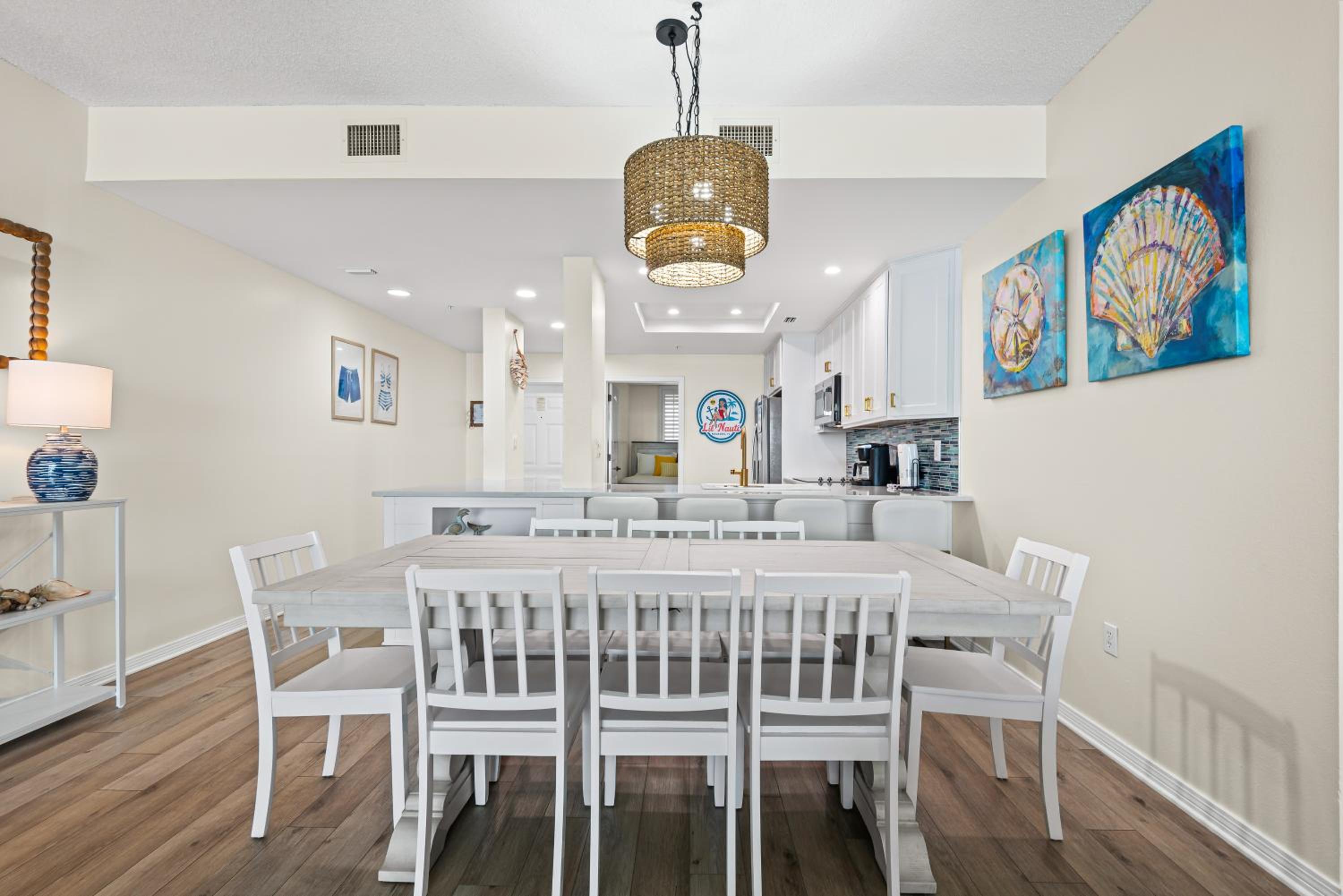 Lil Nauti - Beachfront Condo