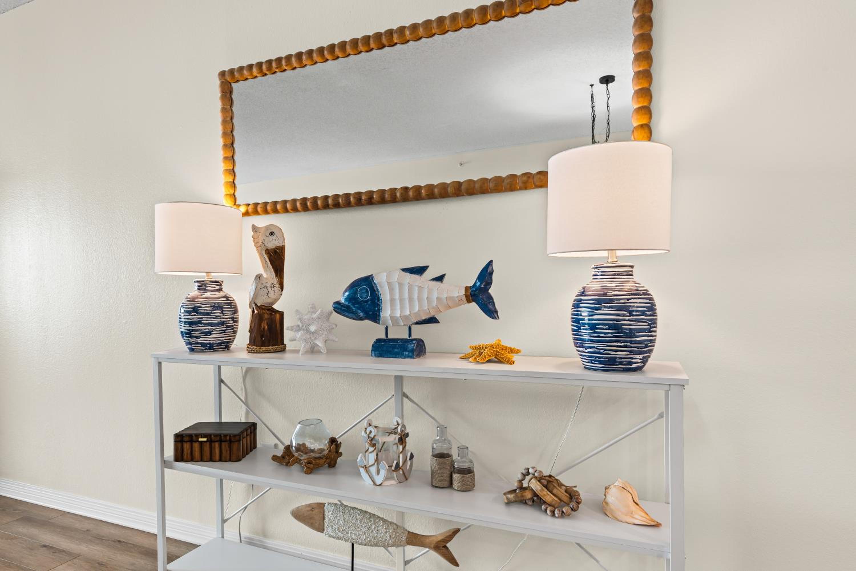 Lil Nauti - Beachfront Condo