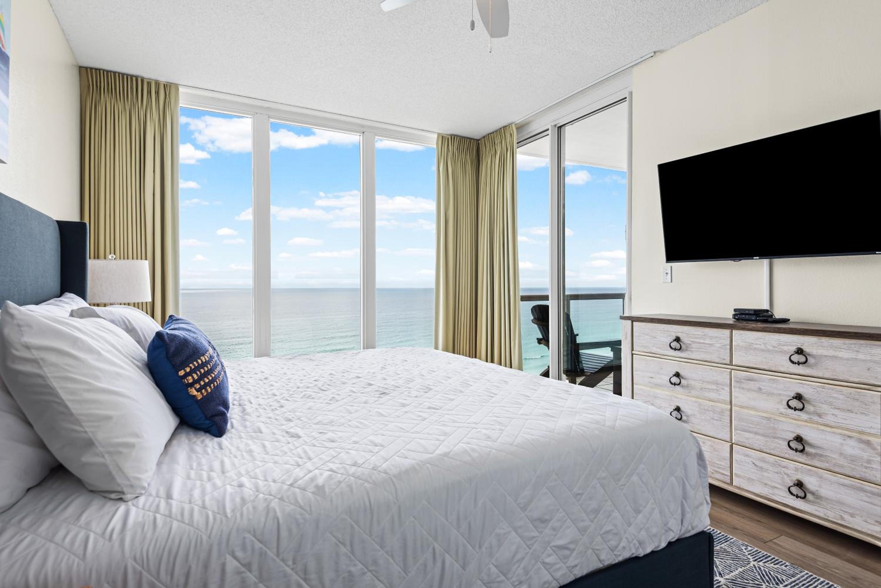 Lil Nauti - Beachfront Condo