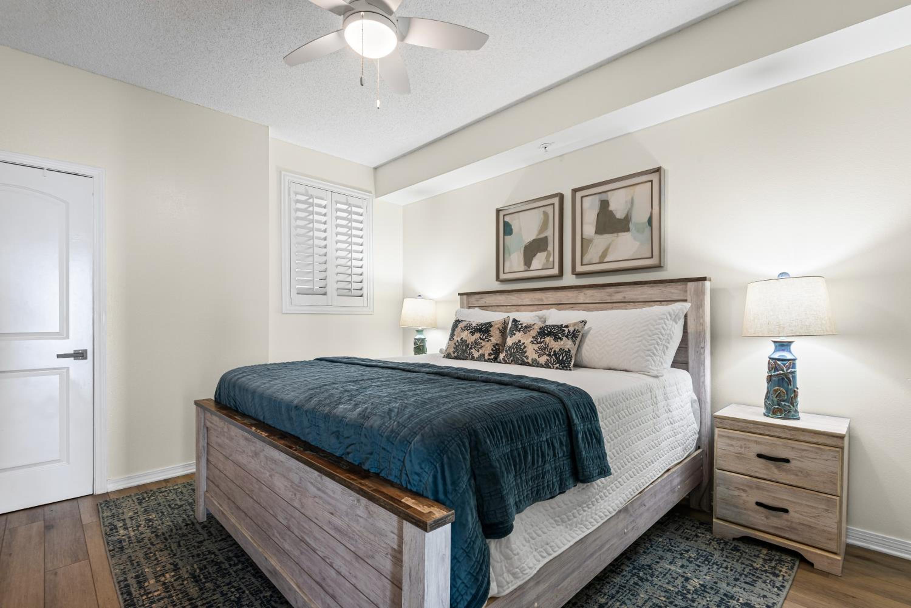 Lil Nauti - Beachfront Condo