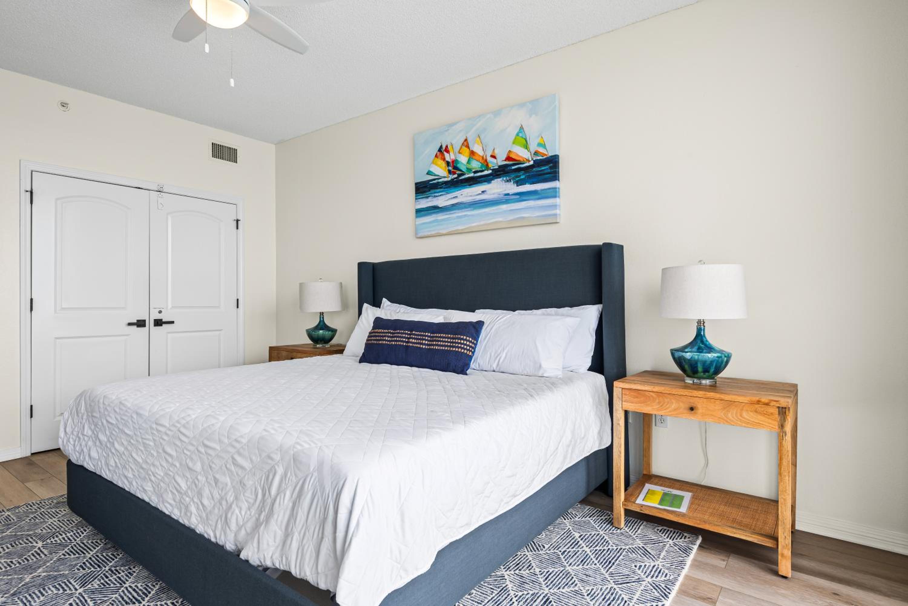 Lil Nauti - Beachfront Condo