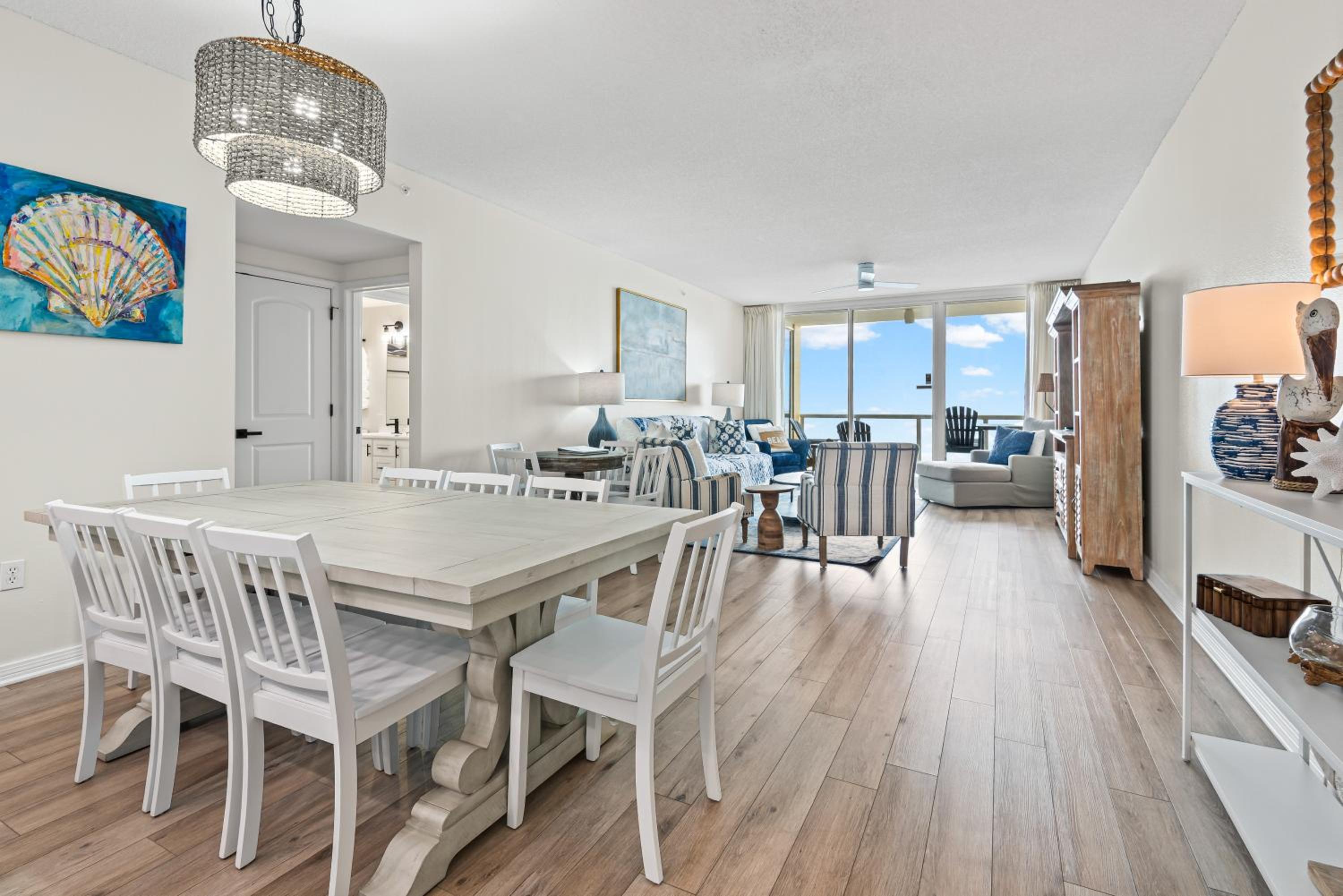 Lil Nauti - Beachfront Condo