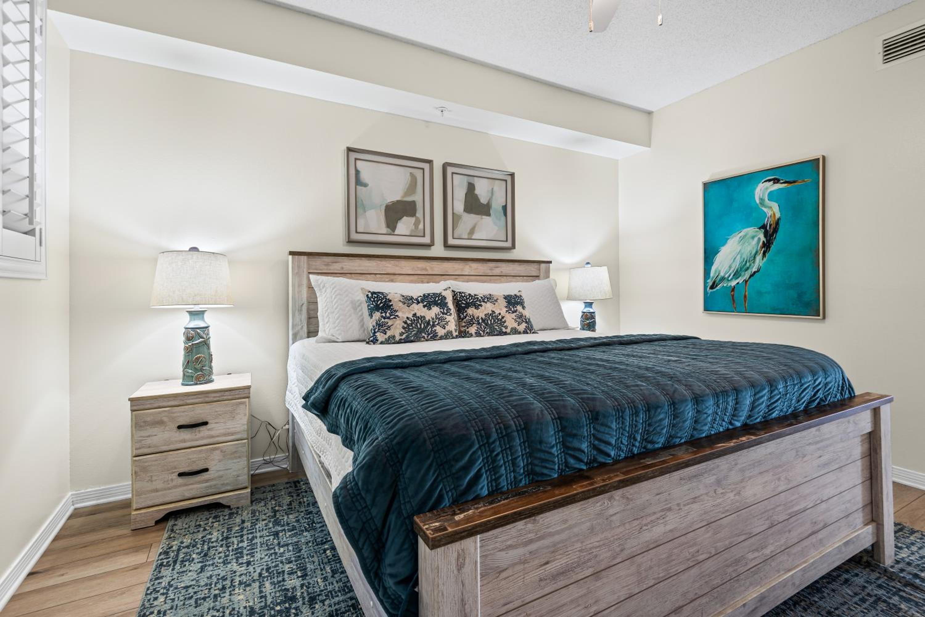 Lil Nauti - Beachfront Condo