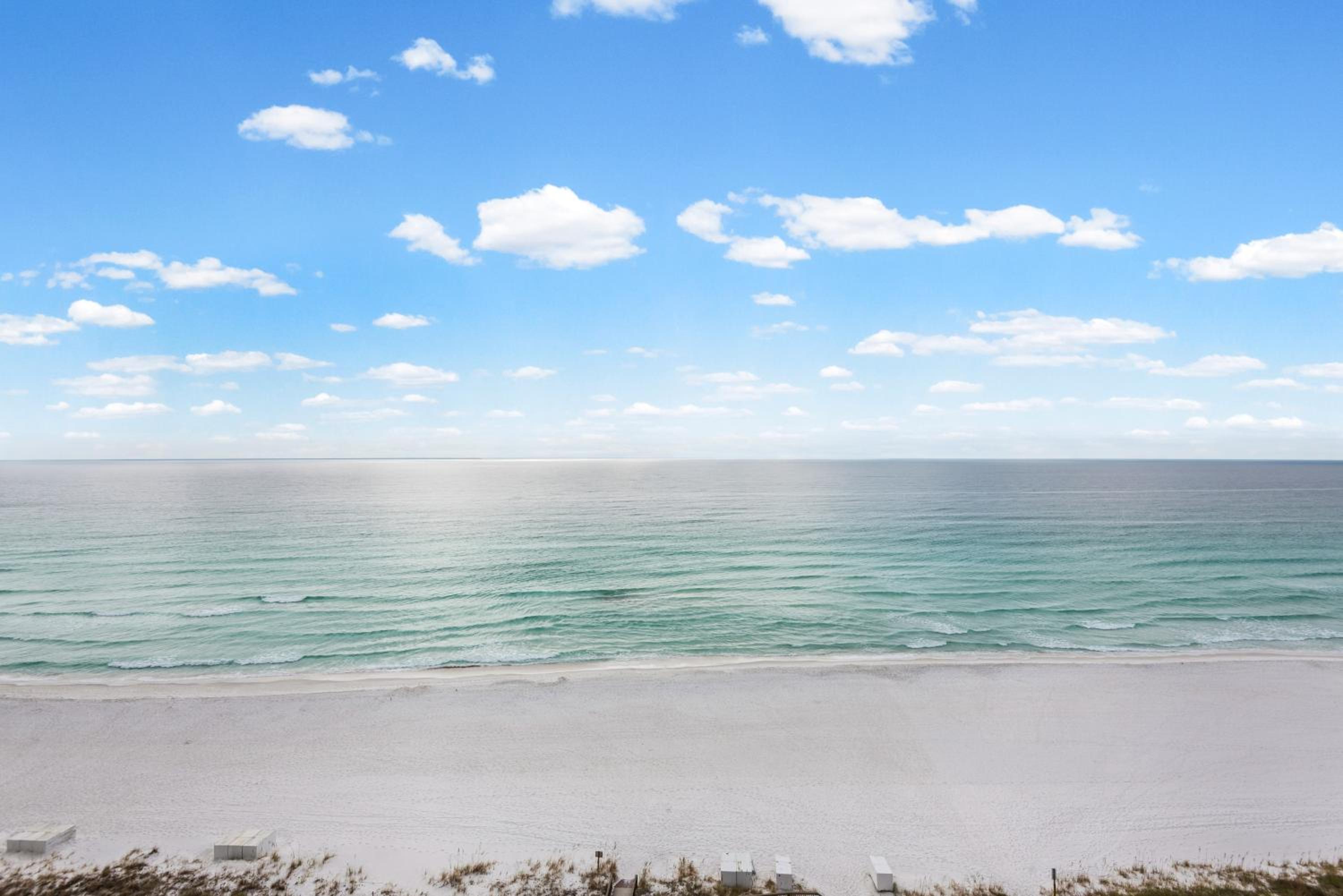 Lil Nauti - Beachfront Condo