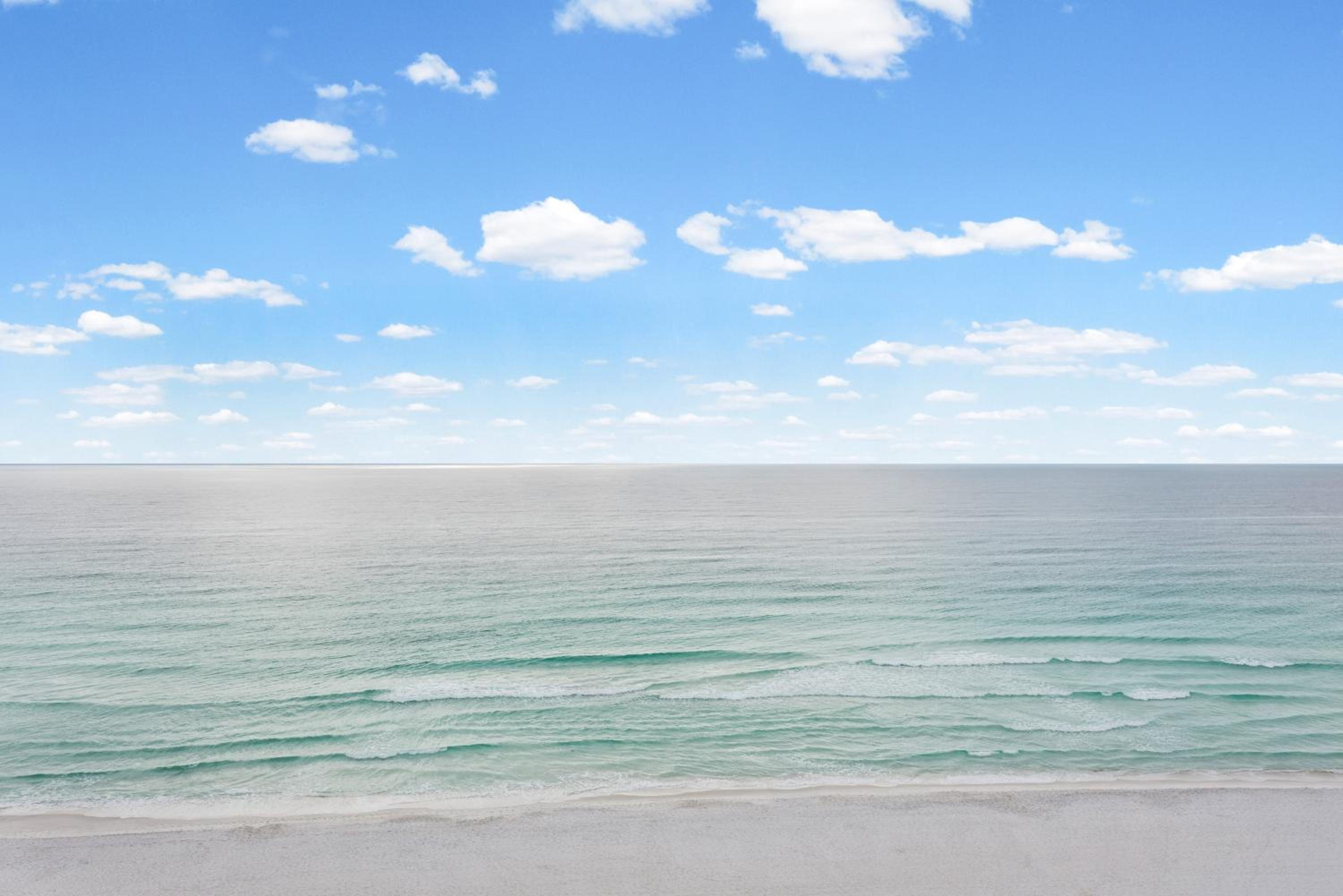 Lil Nauti - Beachfront Condo