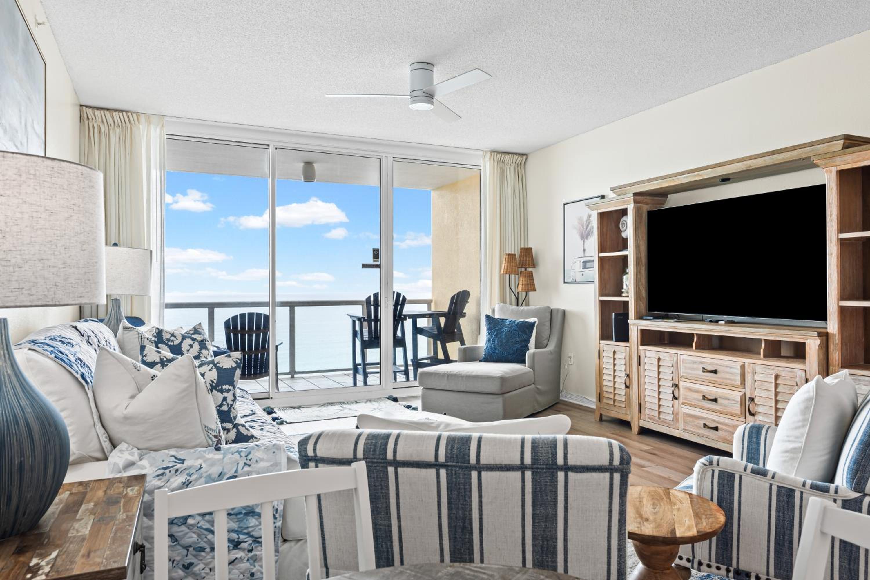 Lil Nauti - Beachfront Condo