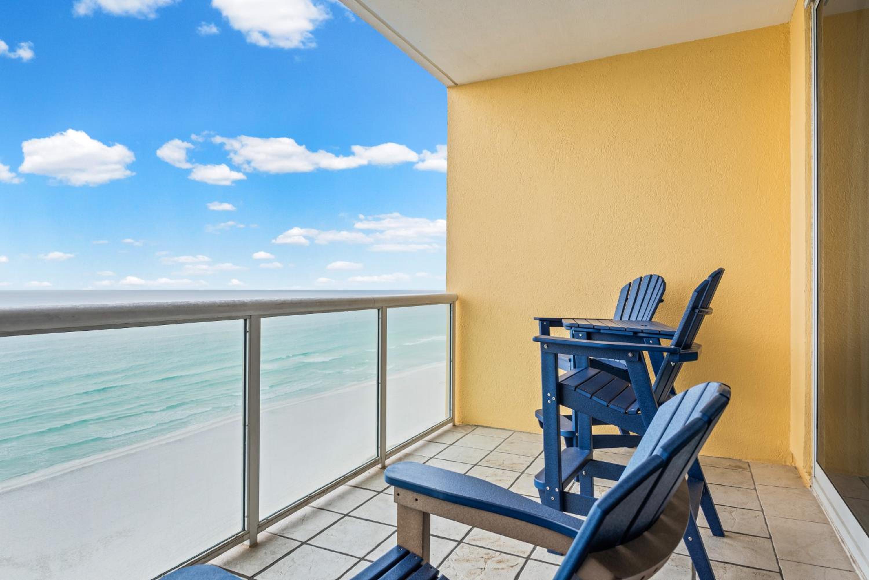 Lil Nauti - Beachfront Condo