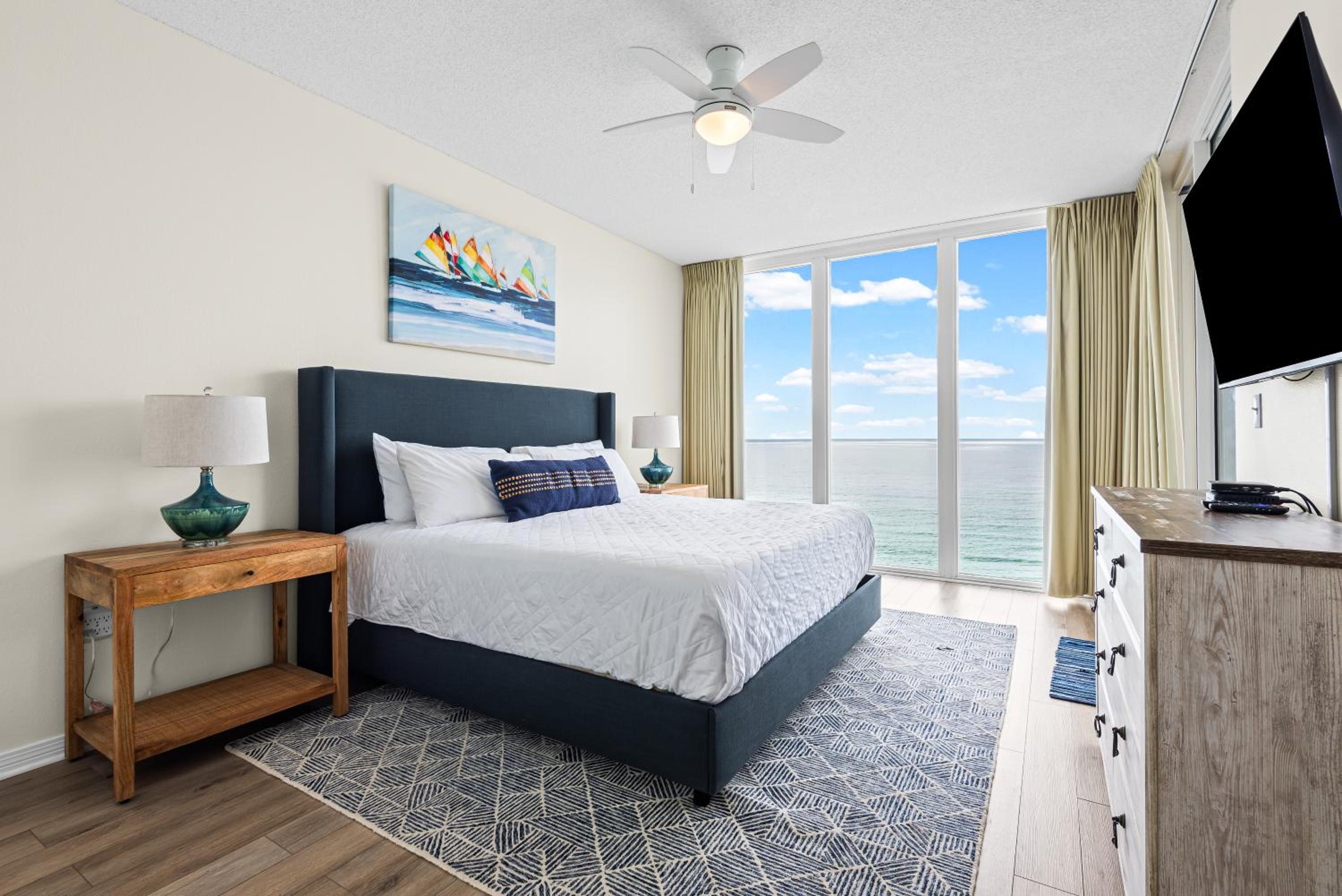 Lil Nauti - Beachfront Condo