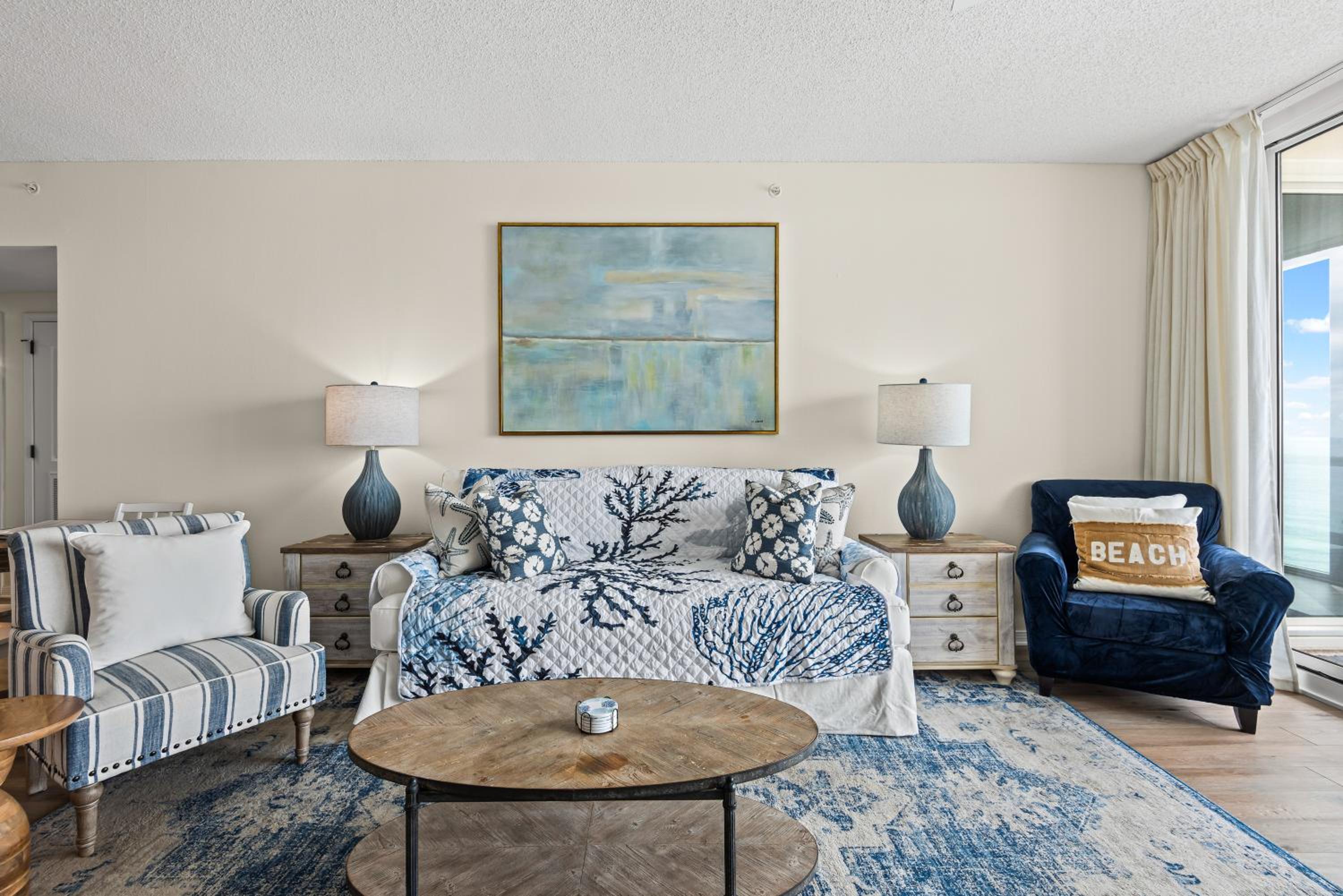 Lil Nauti - Beachfront Condo