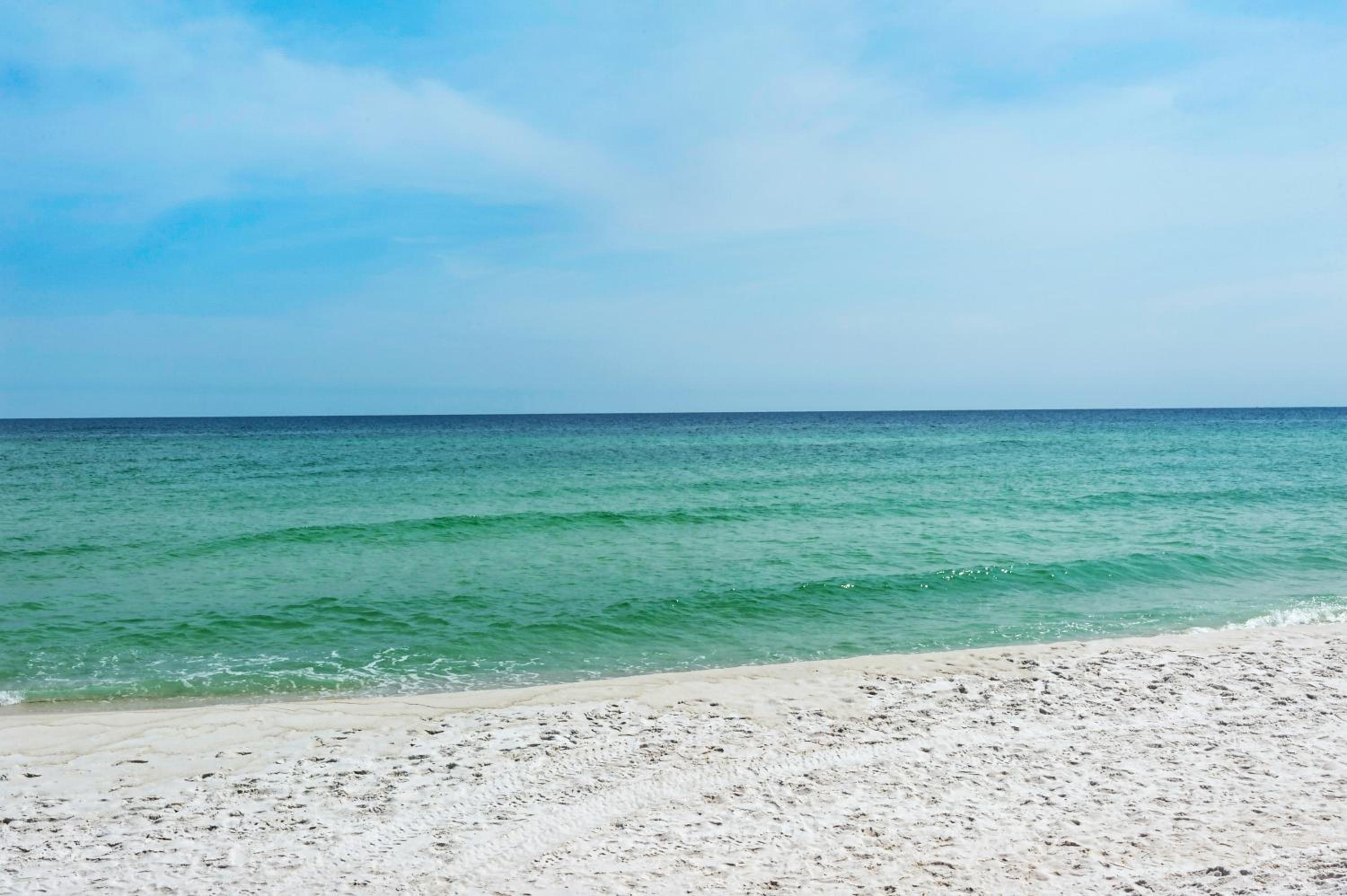 Lil Nauti - Beachfront Condo