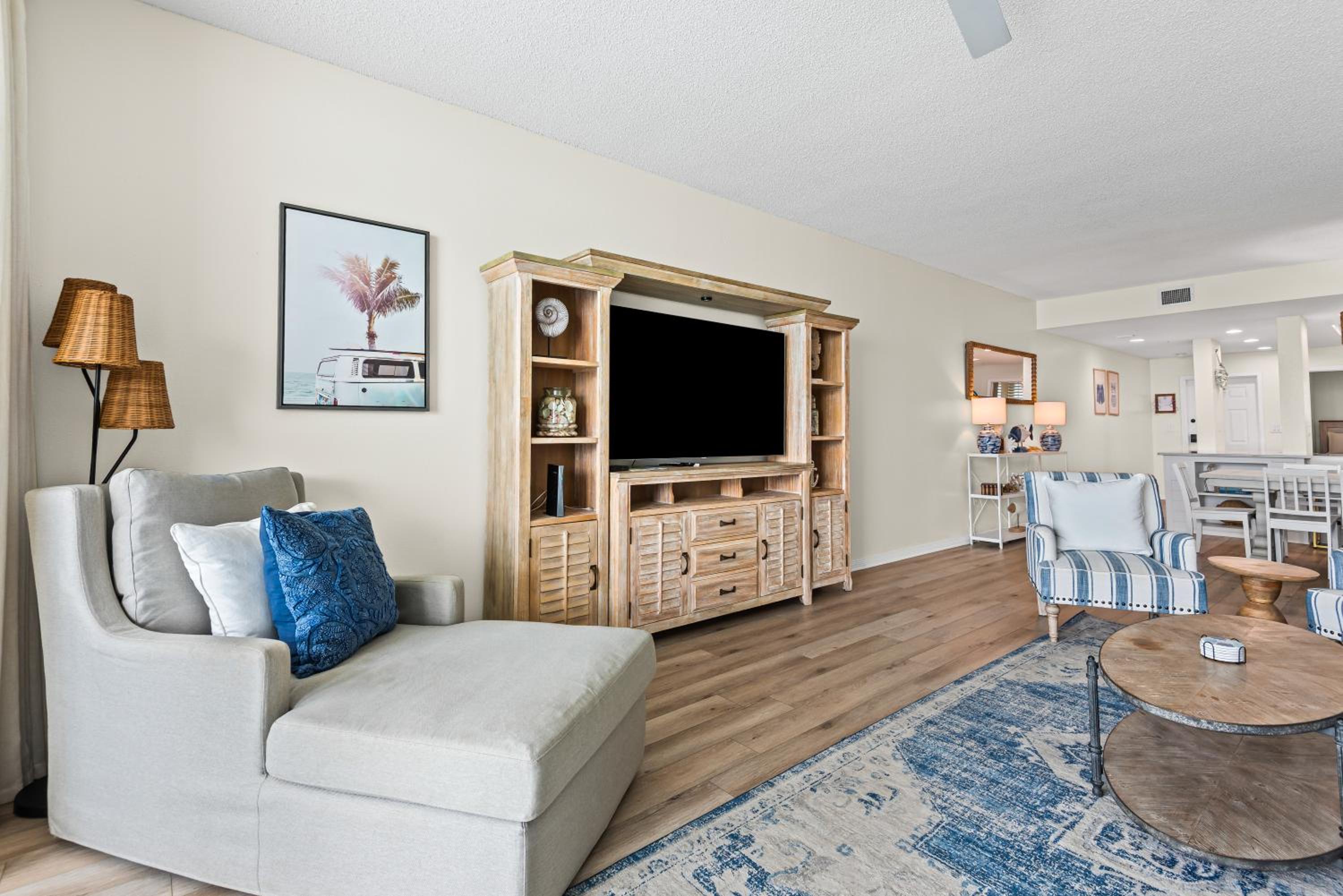 Lil Nauti - Beachfront Condo
