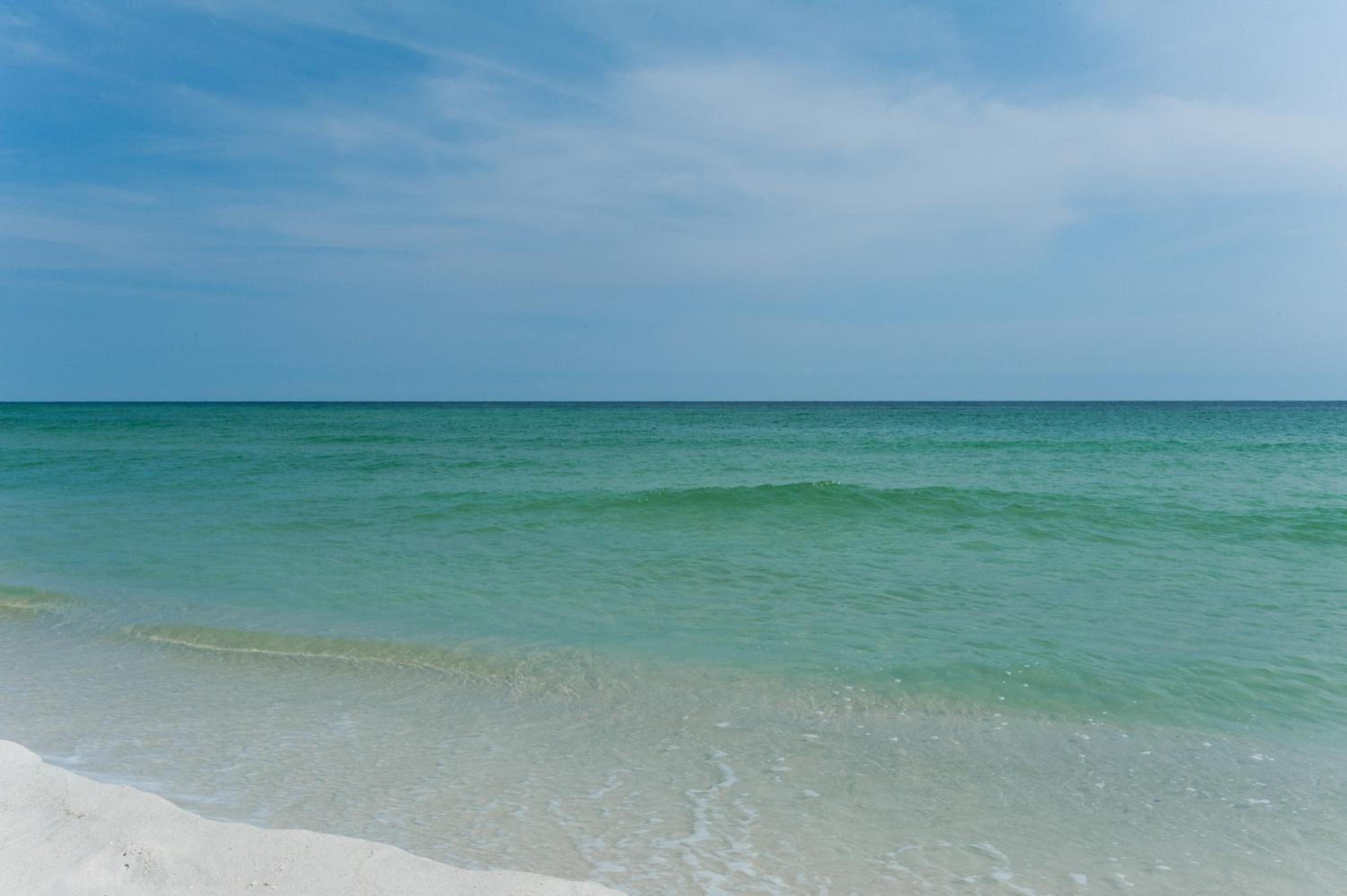 Lil Nauti - Beachfront Condo