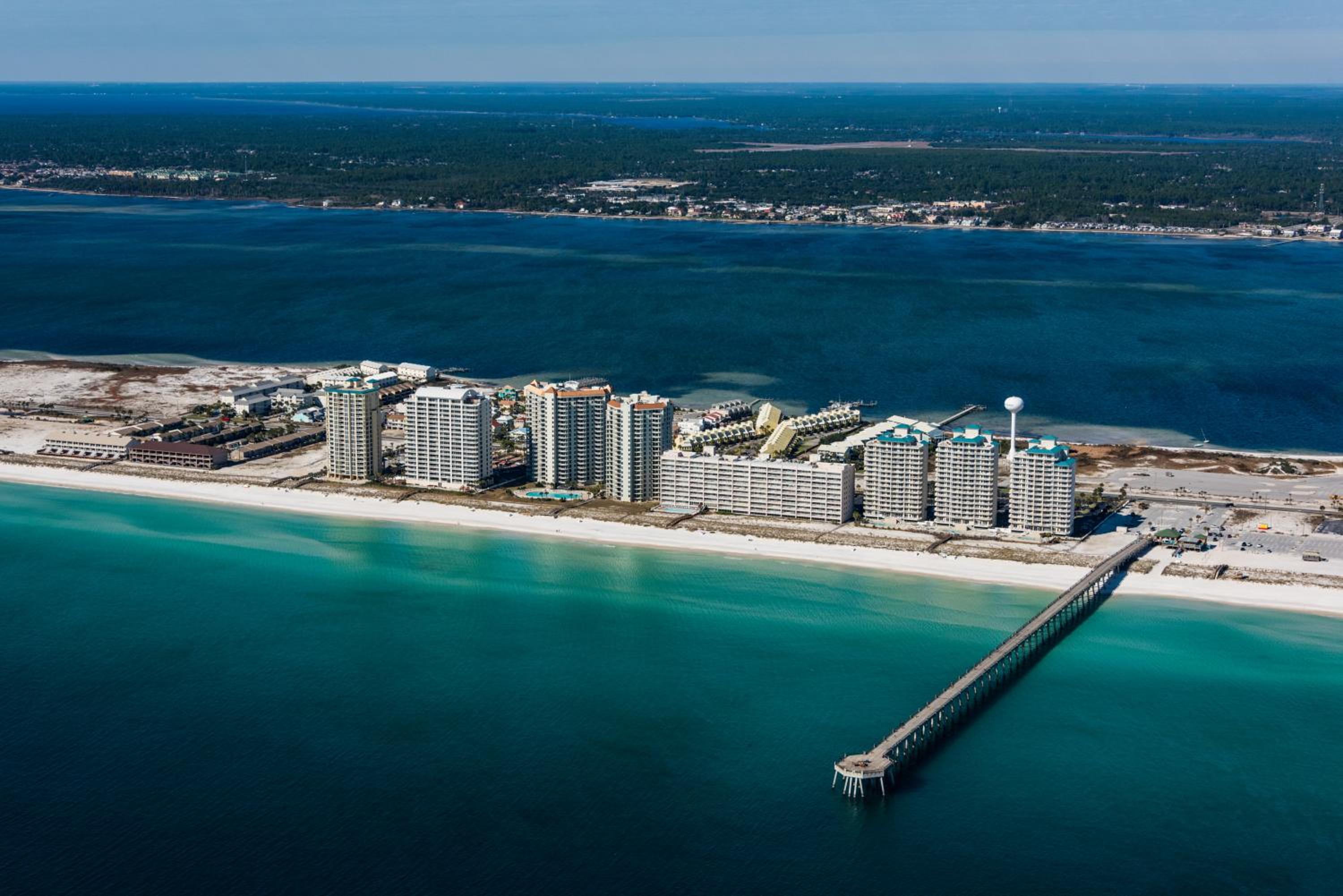 Lil Nauti - Beachfront Condo