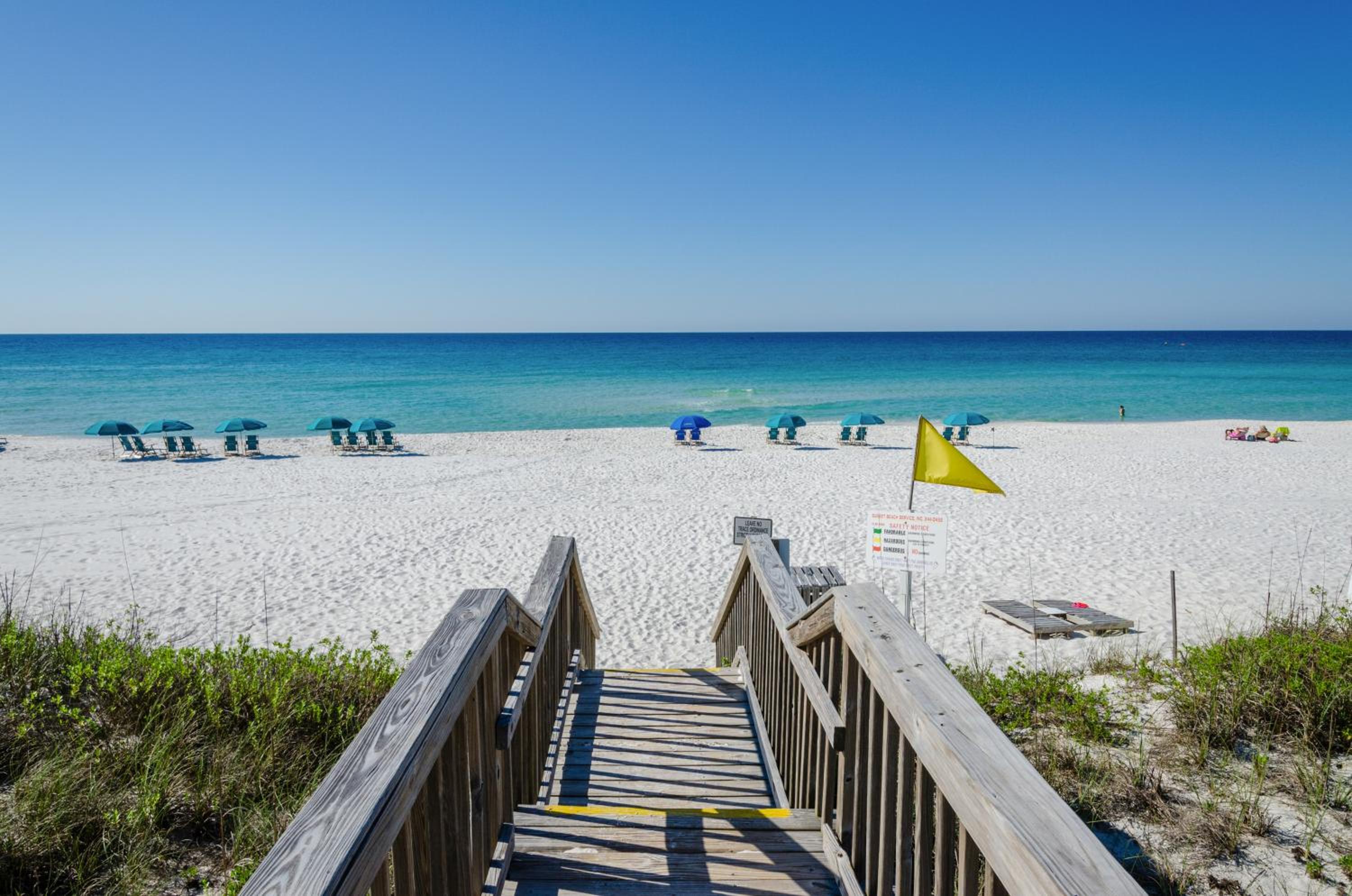 Lil Nauti - Beachfront Condo