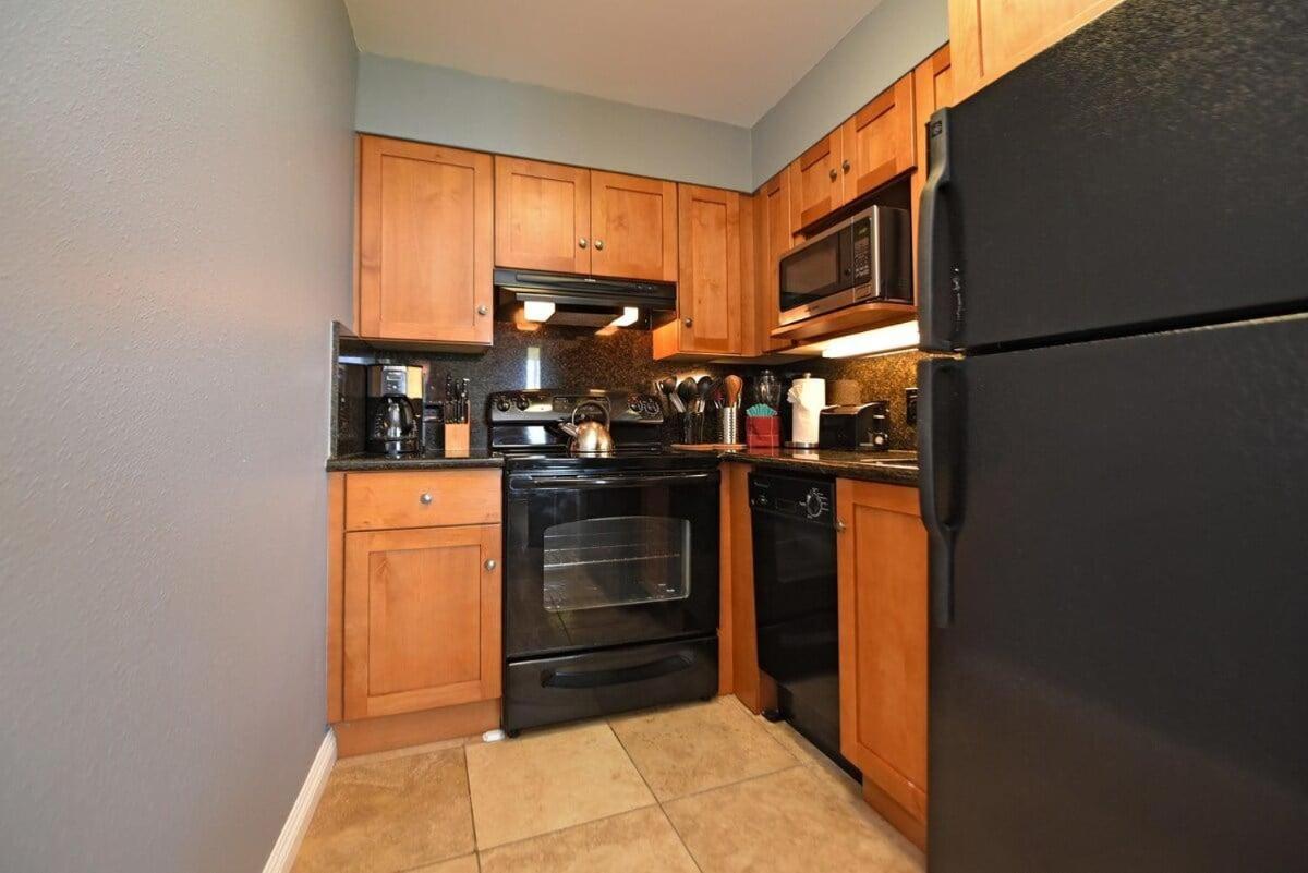 Paki Maui 207 · PM 207 BeachFront 1BD w Ocean View