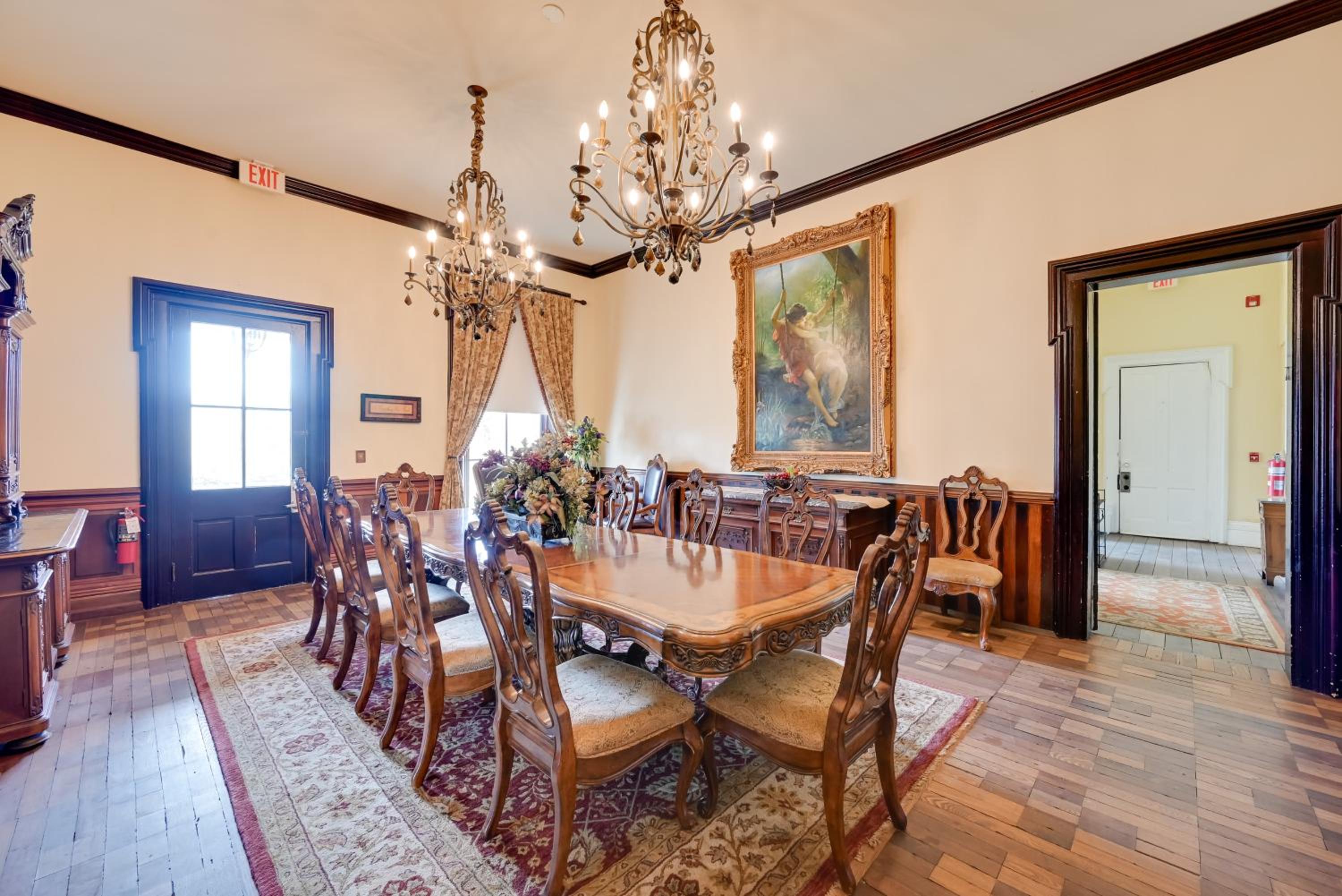 Walk to Golf Course Spacious Rough River Retreat!