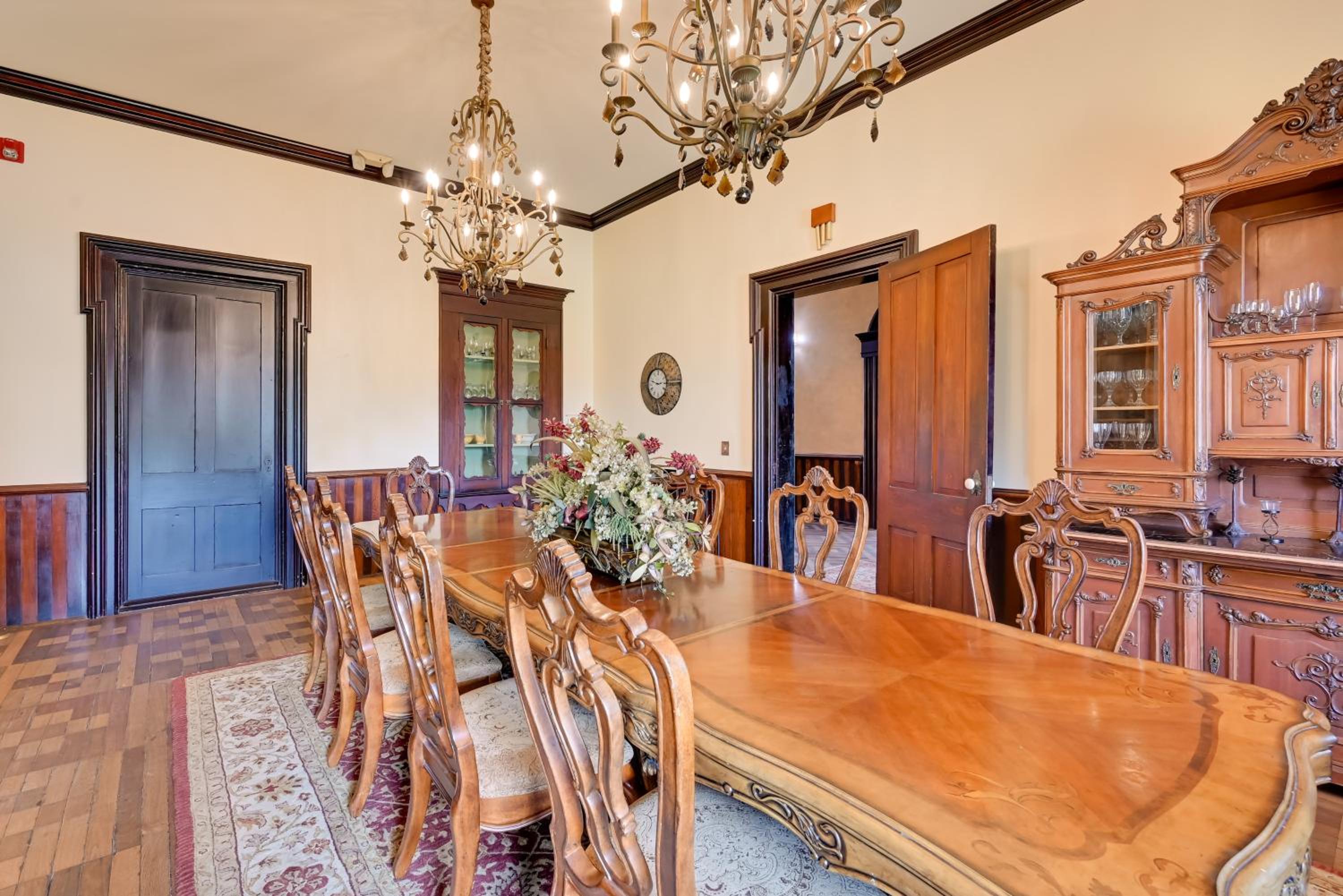 Walk to Golf Course Spacious Rough River Retreat!