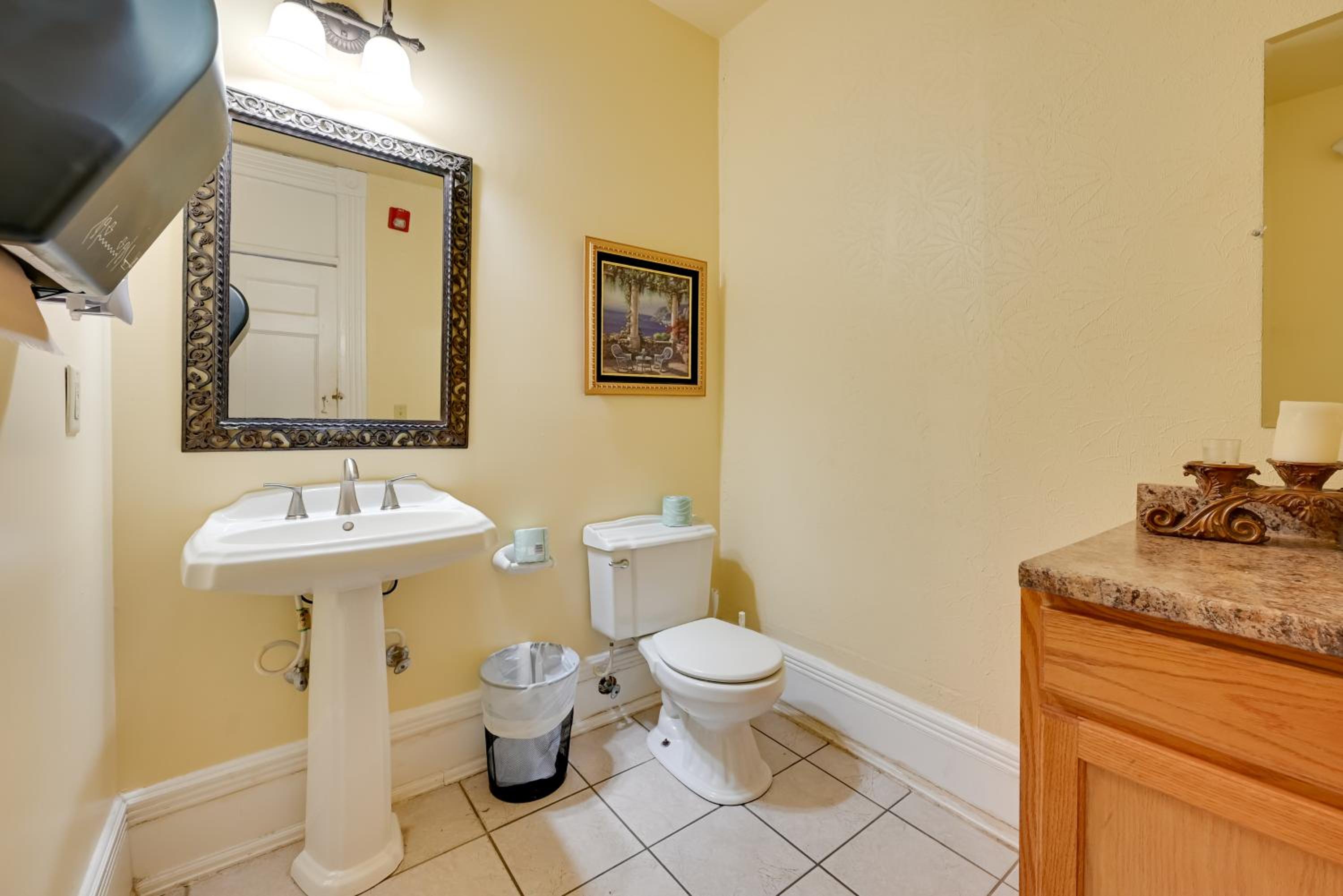 Walk to Golf Course Spacious Rough River Retreat!