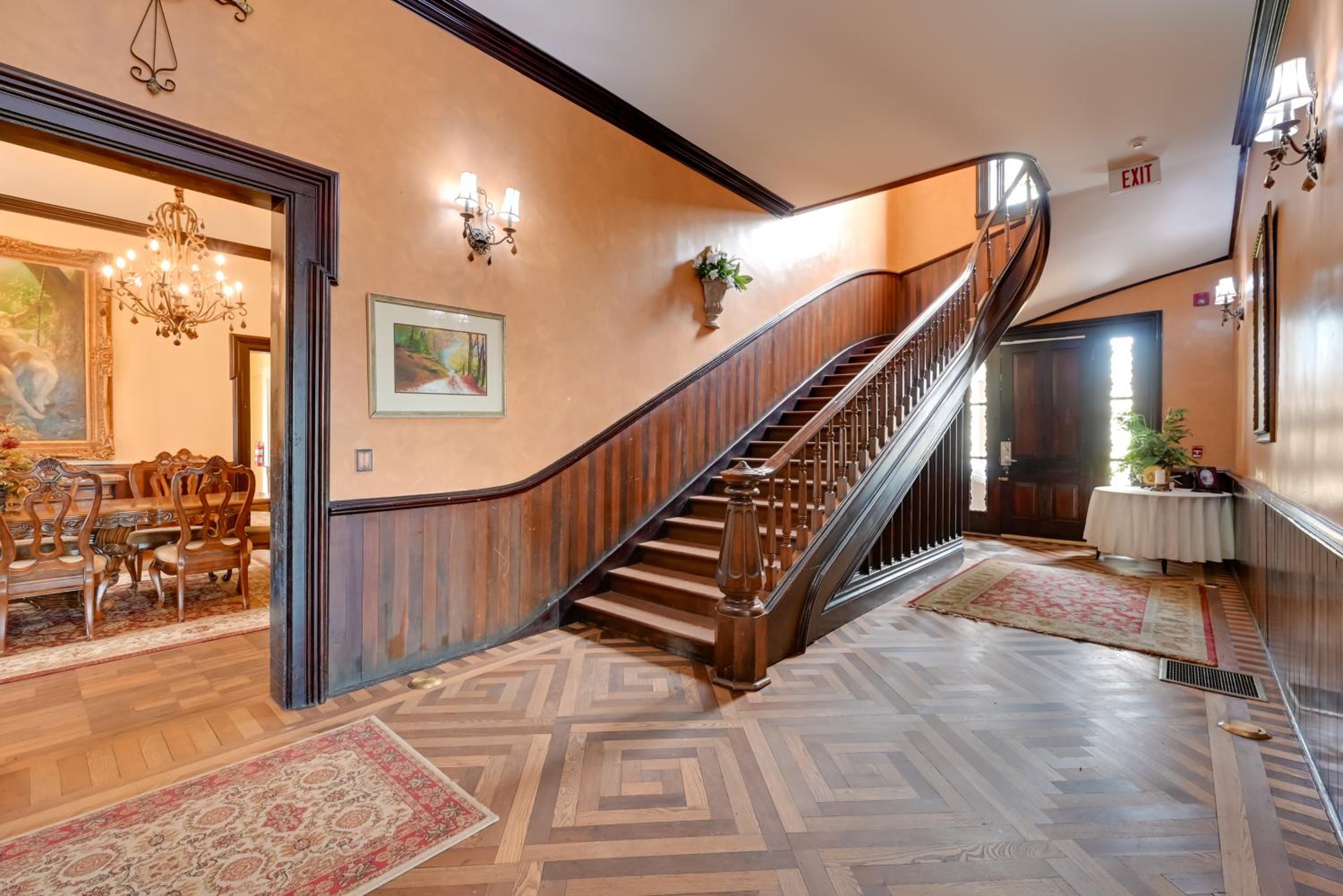 Walk to Golf Course Spacious Rough River Retreat!