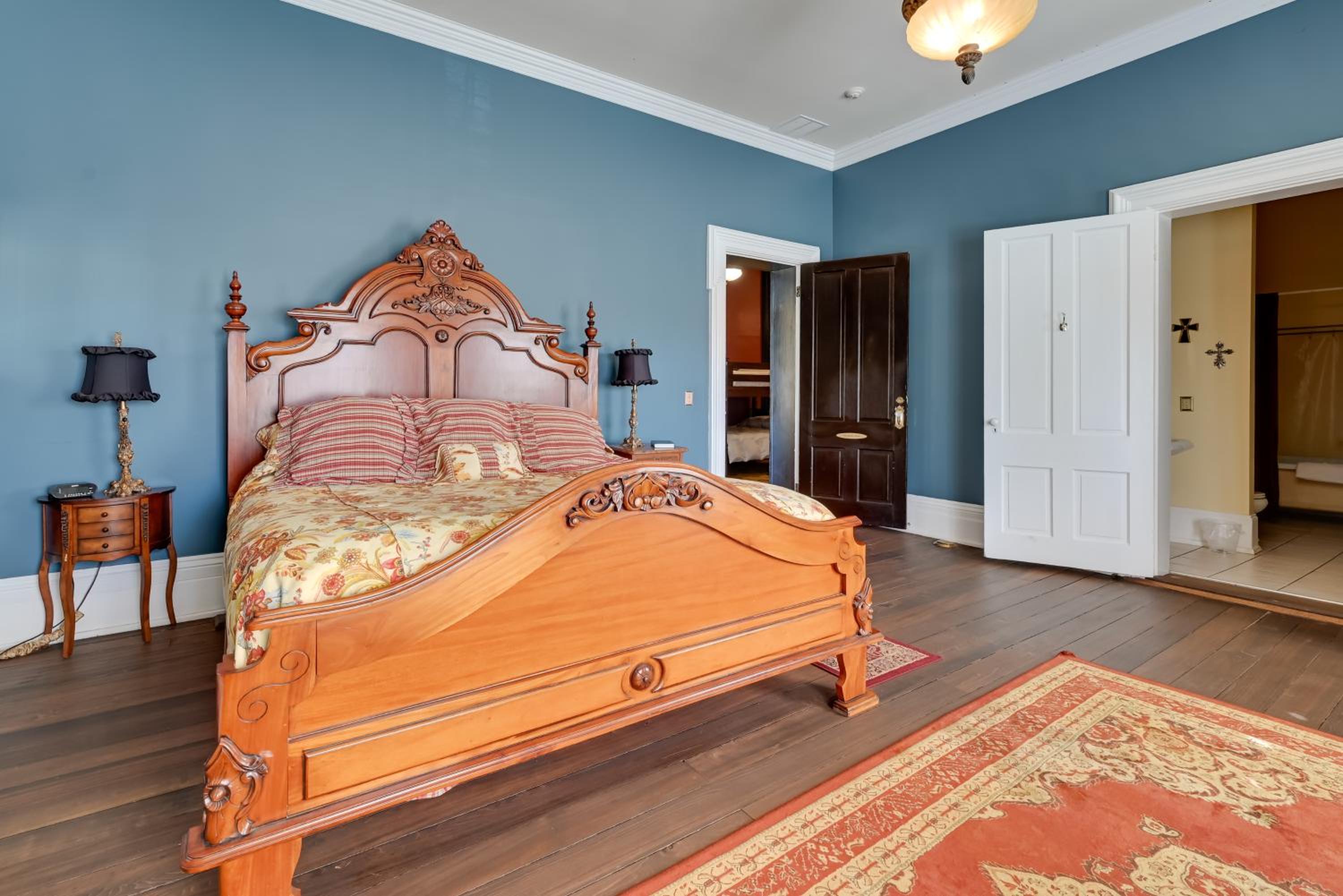 Walk to Golf Course Spacious Rough River Retreat!