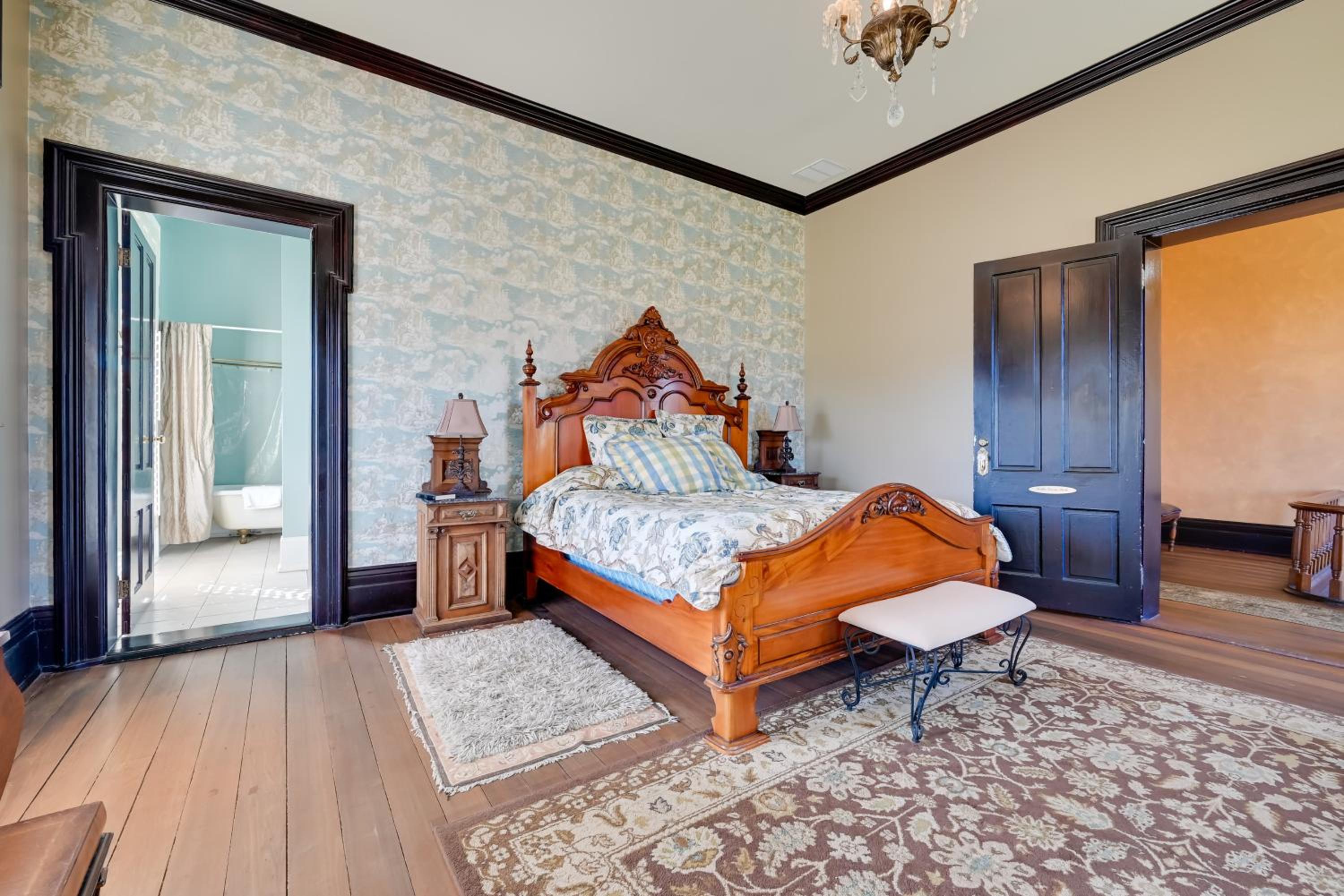 Walk to Golf Course Spacious Rough River Retreat!