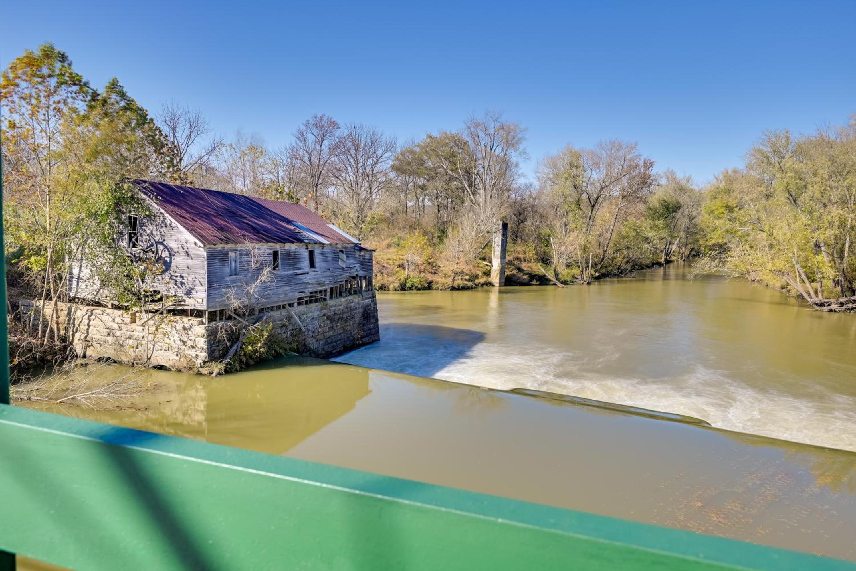 Walk to Golf Course Spacious Rough River Retreat!