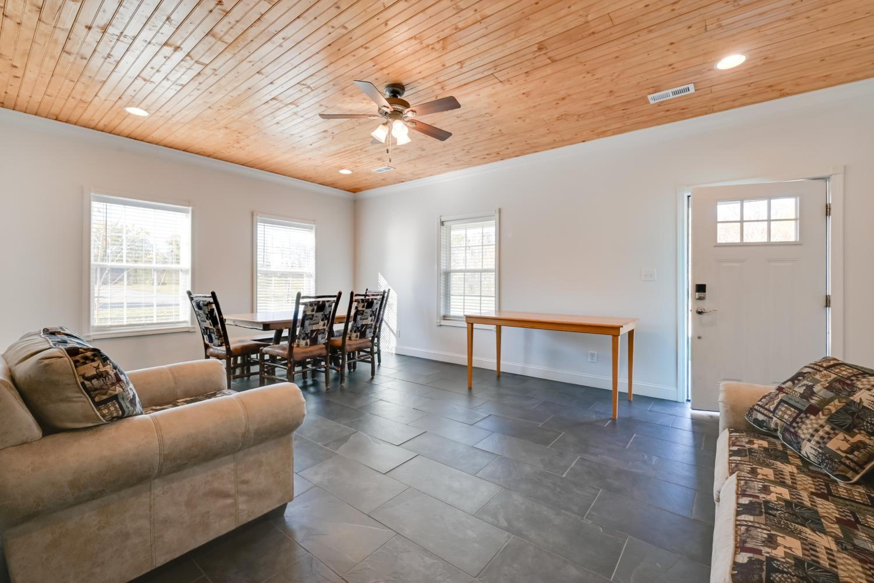 6 Mi to Rough River Lake! Waterfront Home with Deck