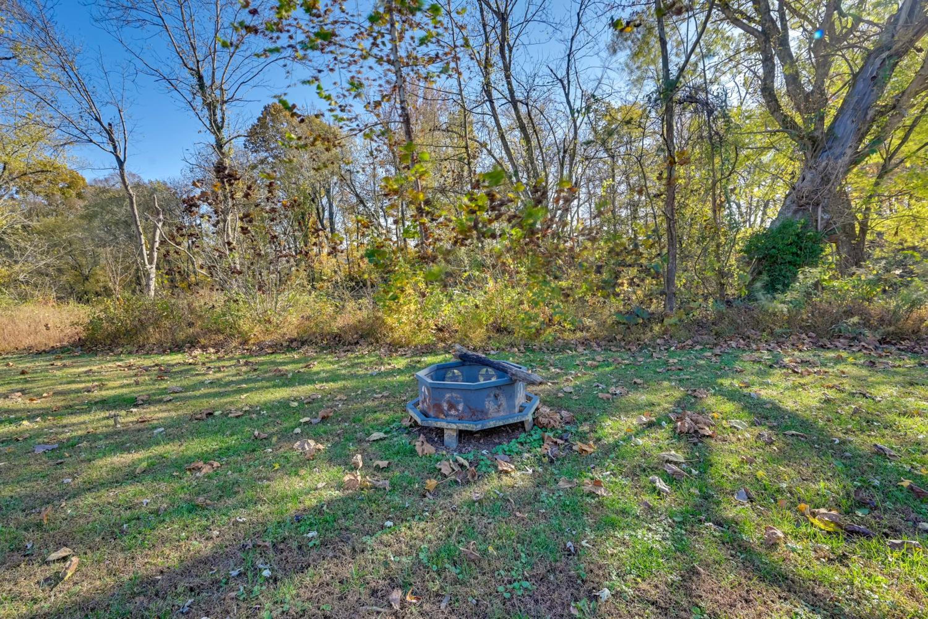6 Mi to Rough River Lake! Waterfront Home with Deck
