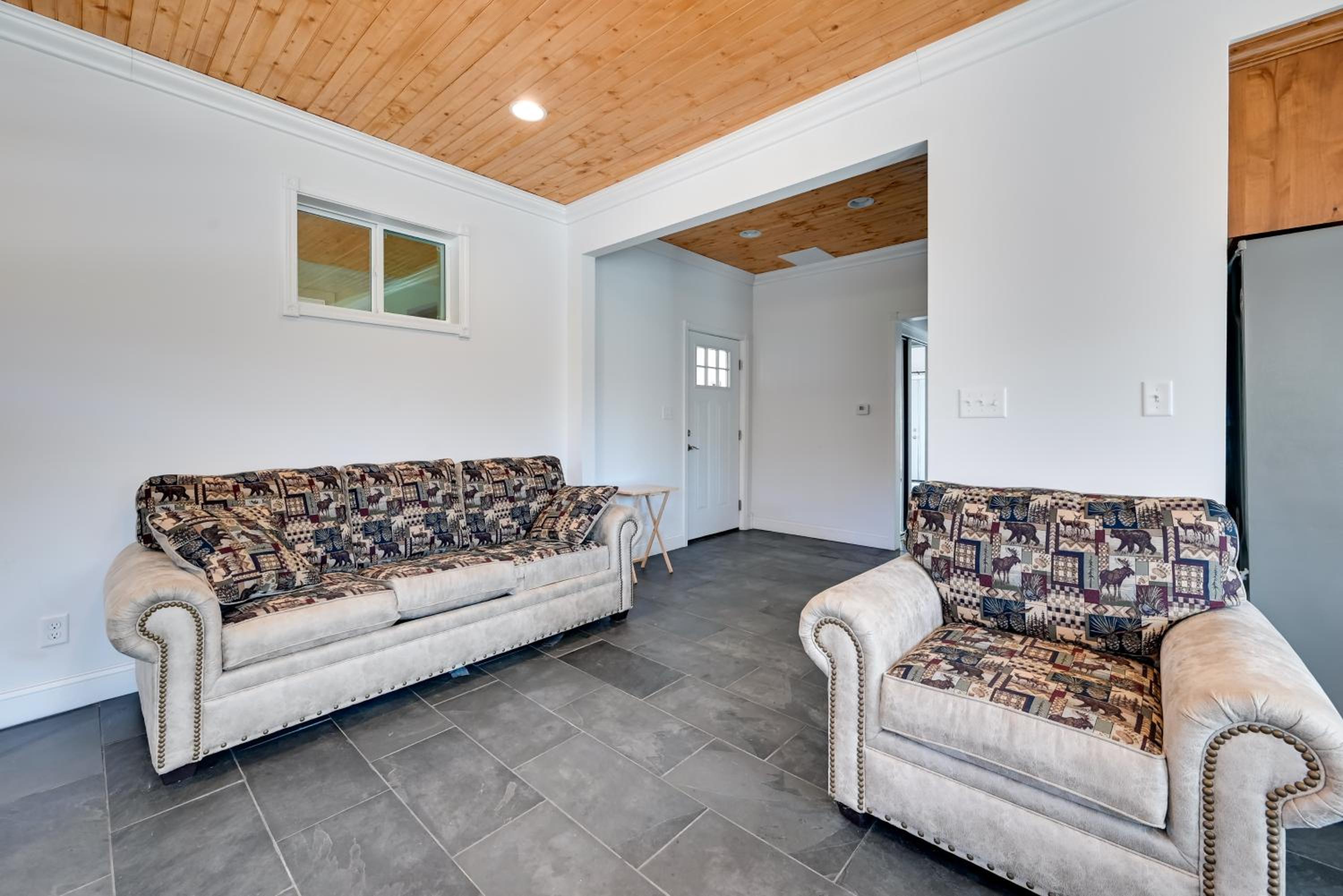 6 Mi to Rough River Lake! Waterfront Home with Deck