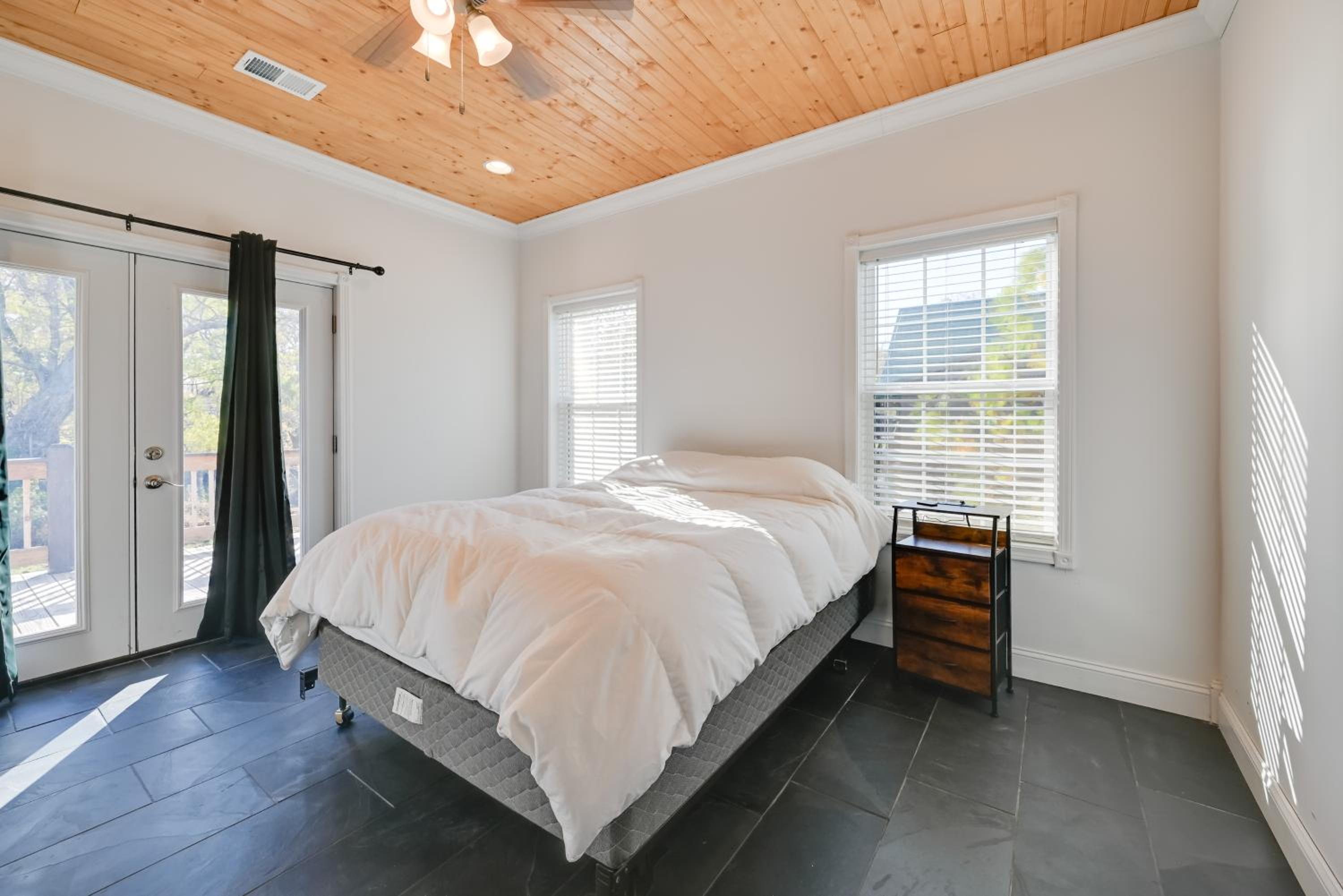6 Mi to Rough River Lake! Waterfront Home with Deck