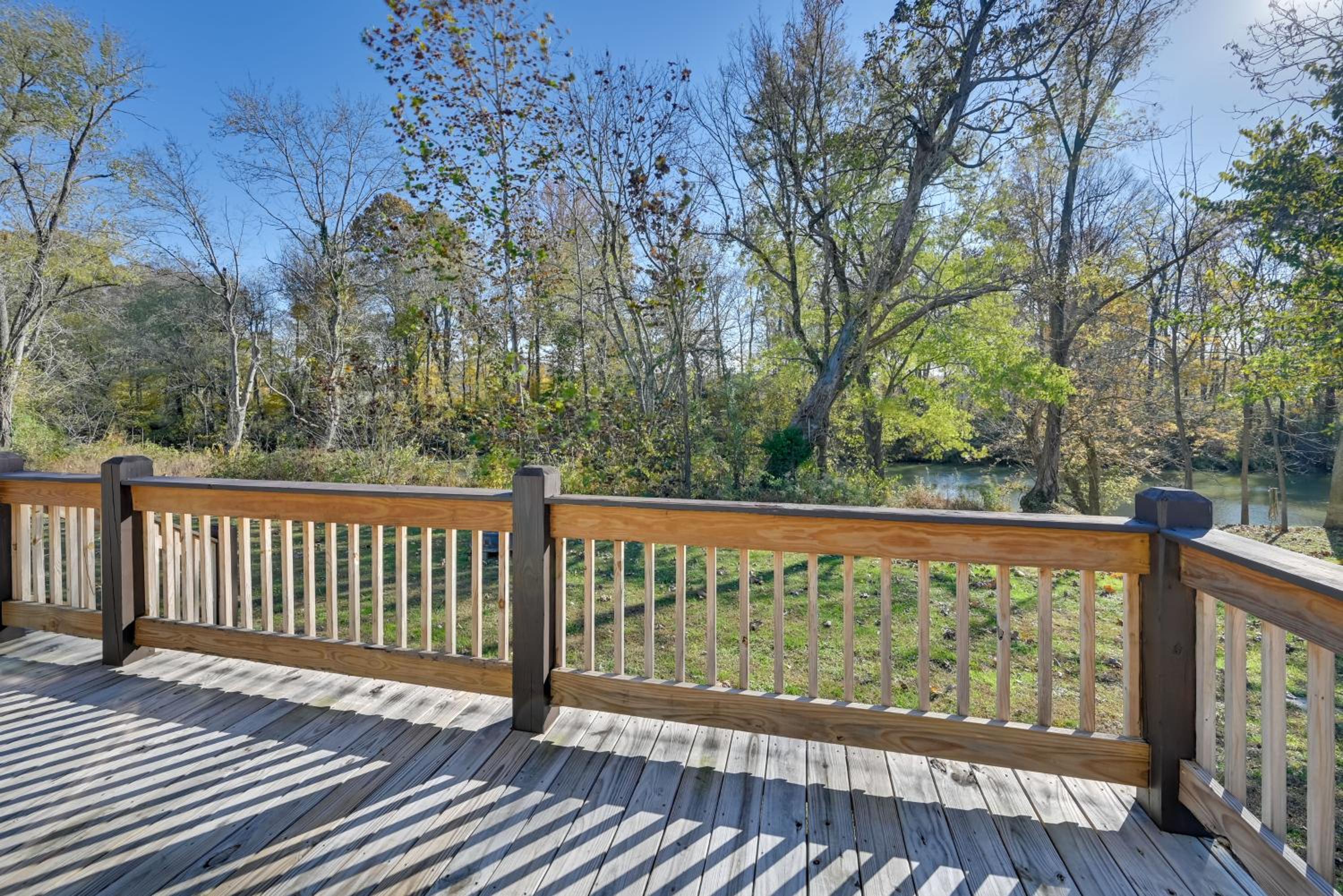 6 Mi to Rough River Lake! Waterfront Home with Deck