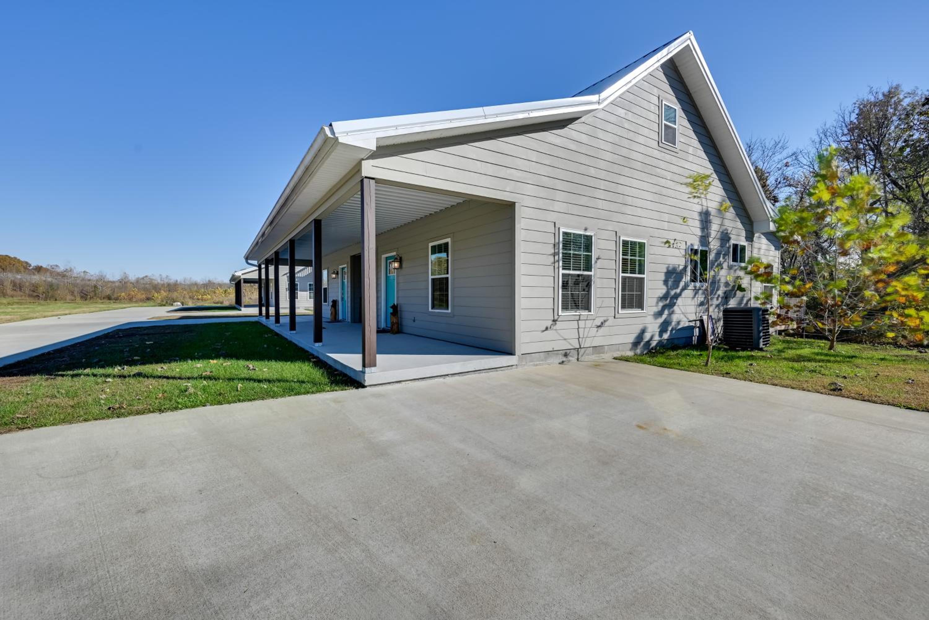 6 Mi to Rough River Lake! Waterfront Home with Deck