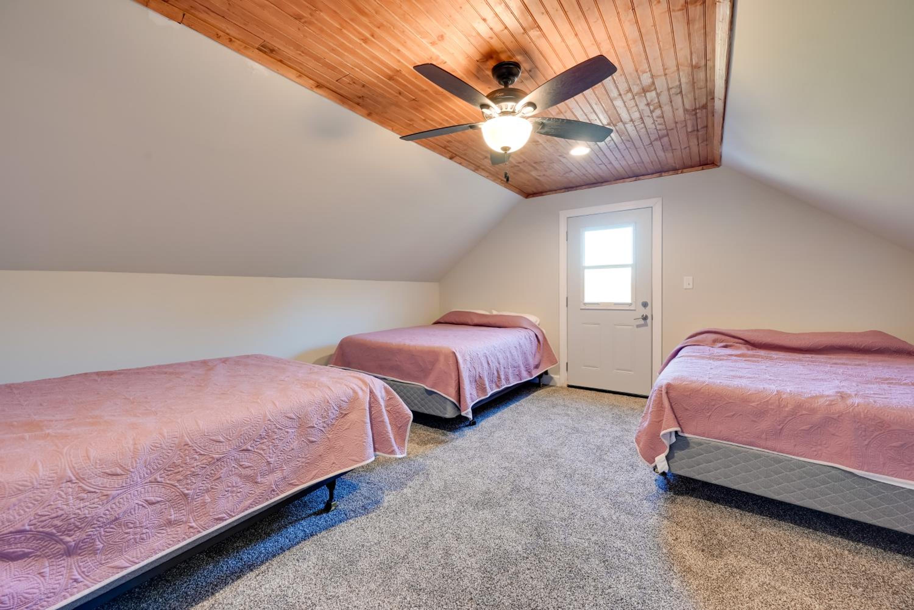Riverside Serenity! Falls of Rough Home with Views