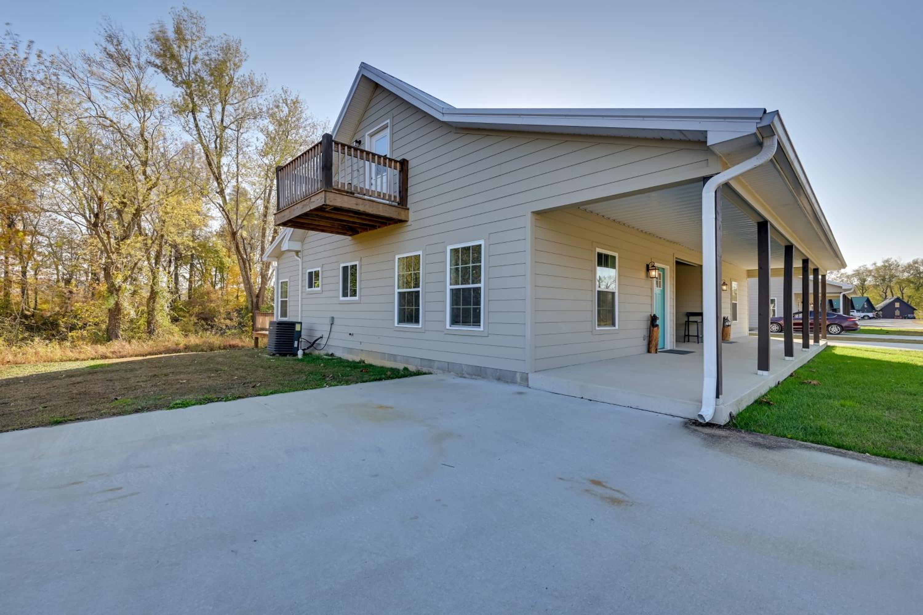 Riverside Serenity! Falls of Rough Home with Views