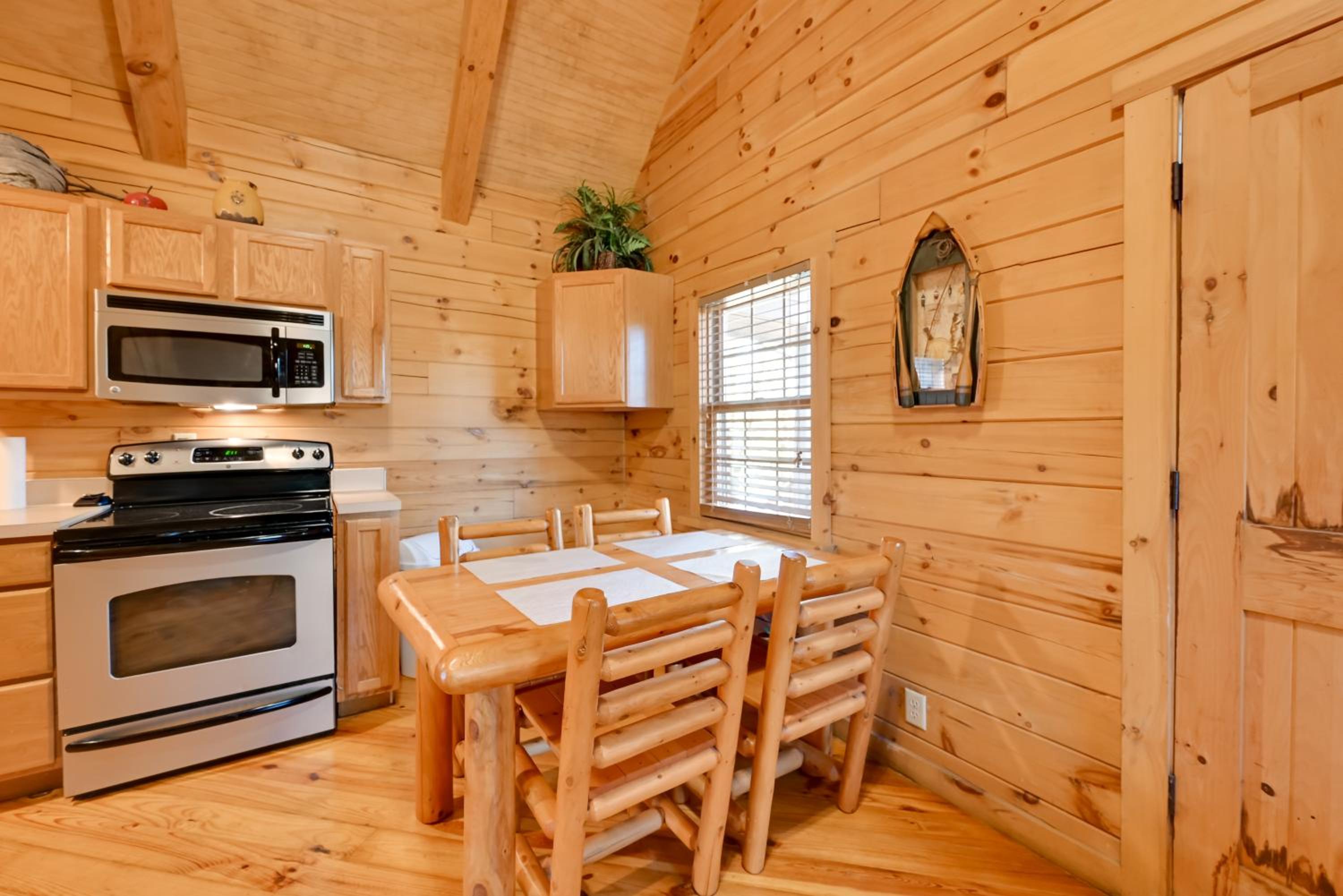 Cabin Along Rough River! Views, Fire Pit and Grill